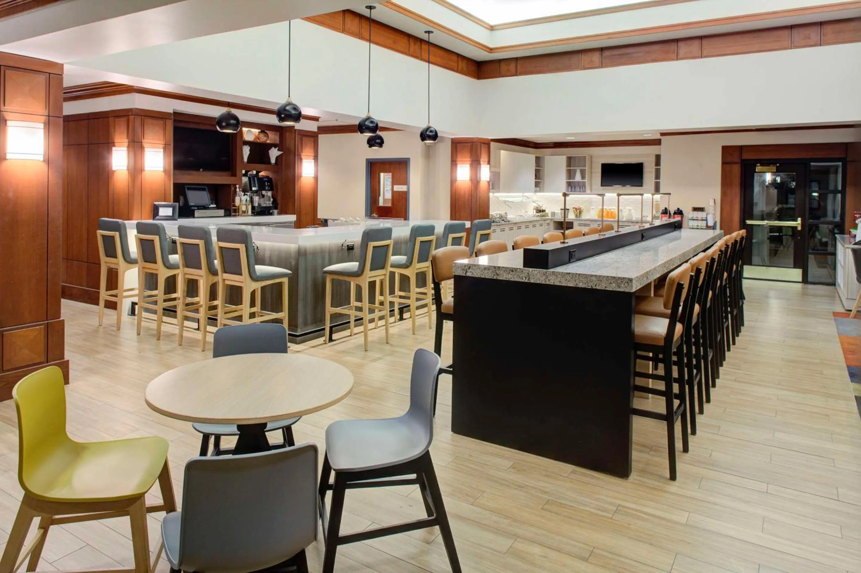 Restaurant/places to eat in Hyatt House Boston/Burlington