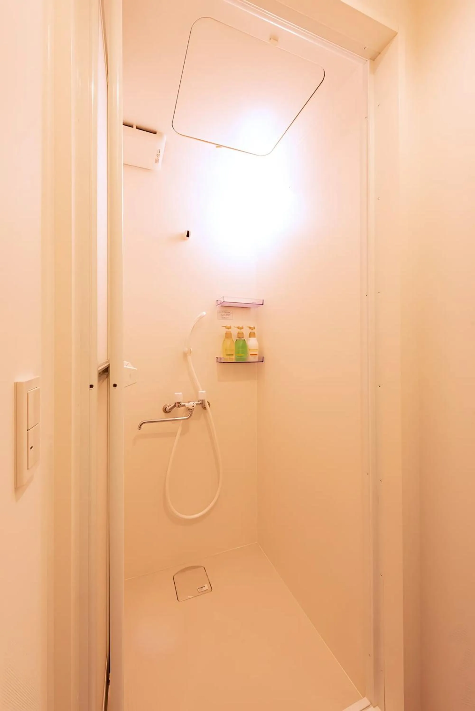 Shower in &AND HOSTEL MINAMISENJU
