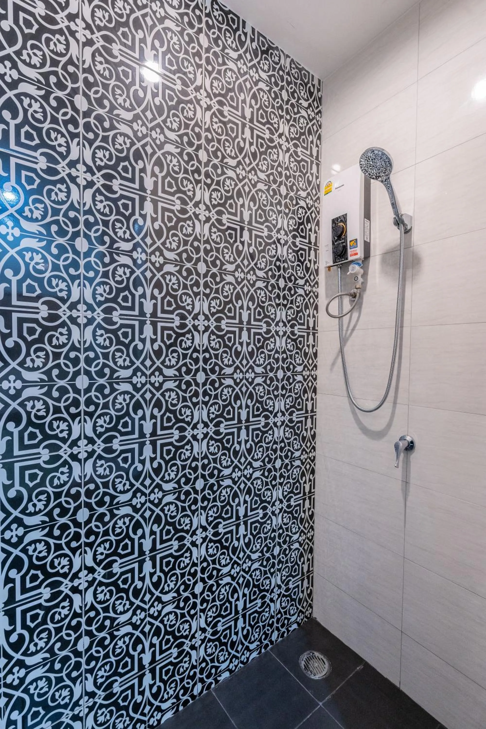 Shower in Belle Grand Hotel