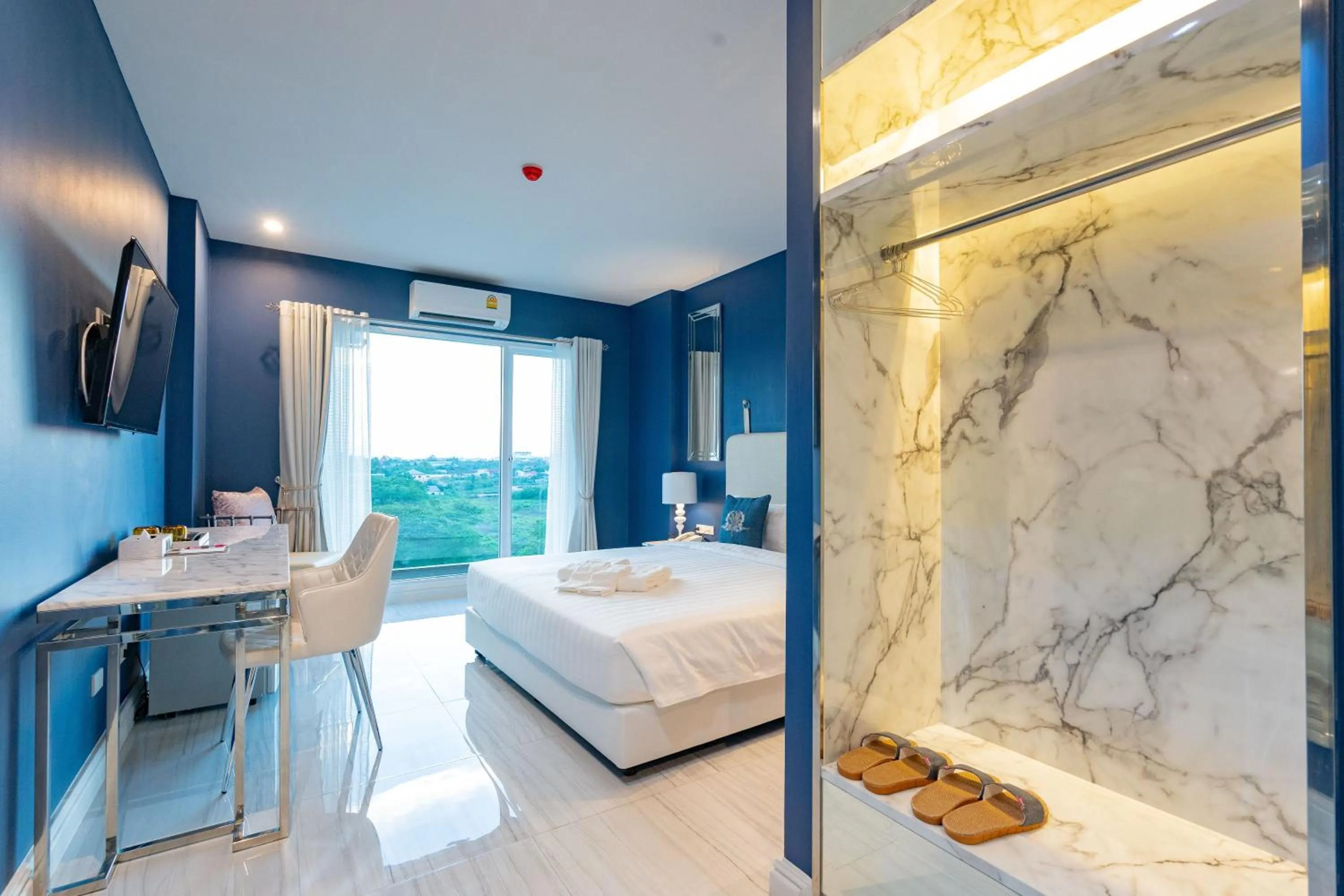 Photo of the whole room, Bed in Belle Grand Hotel