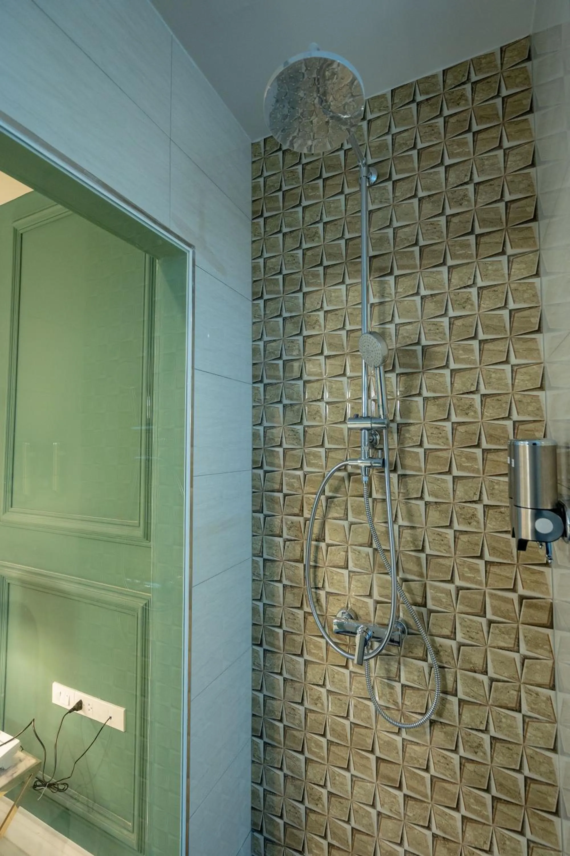 Shower in Belle Grand Hotel