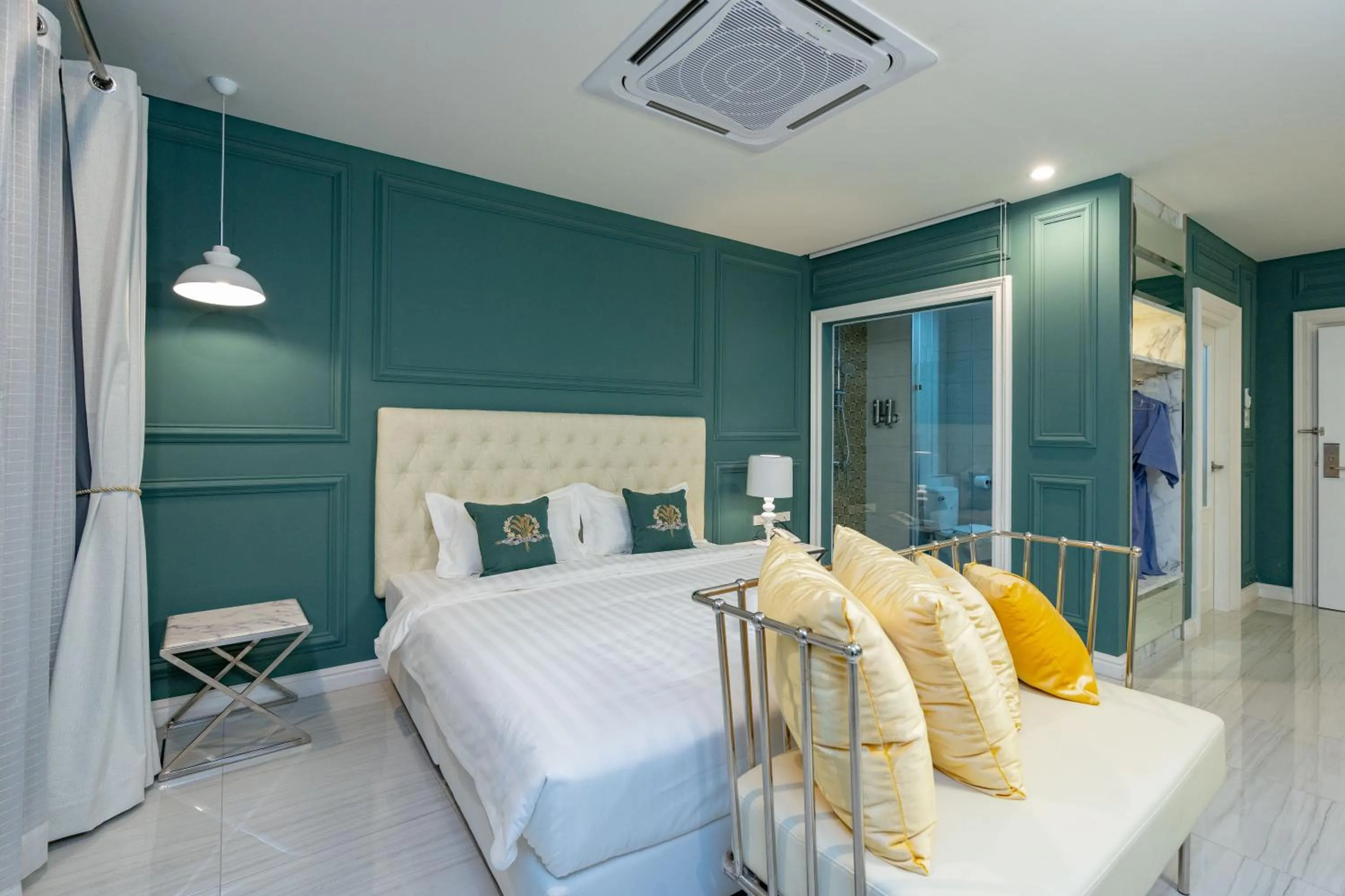 Photo of the whole room, Bed in Belle Grand Hotel