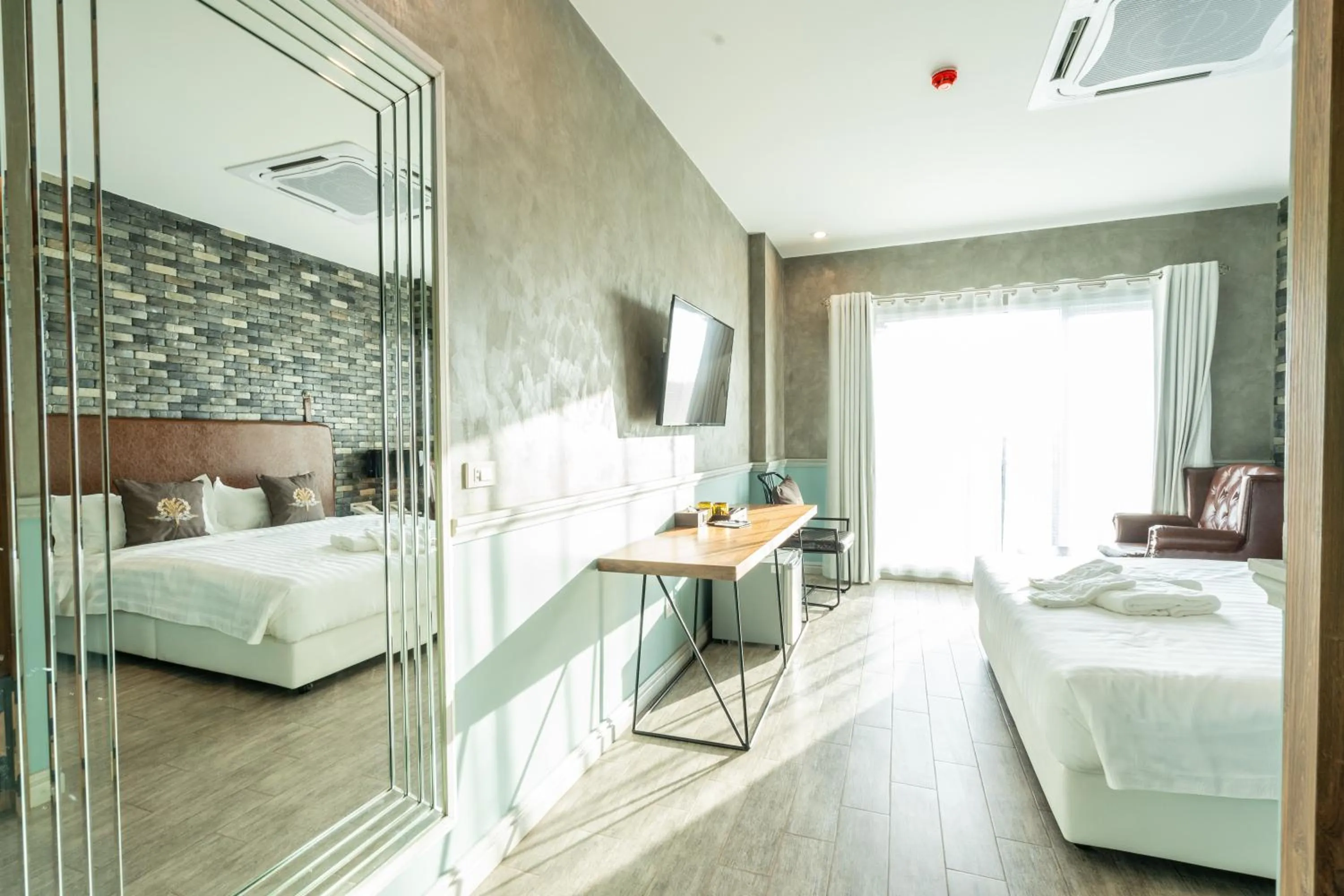 Photo of the whole room, Bed in Belle Grand Hotel