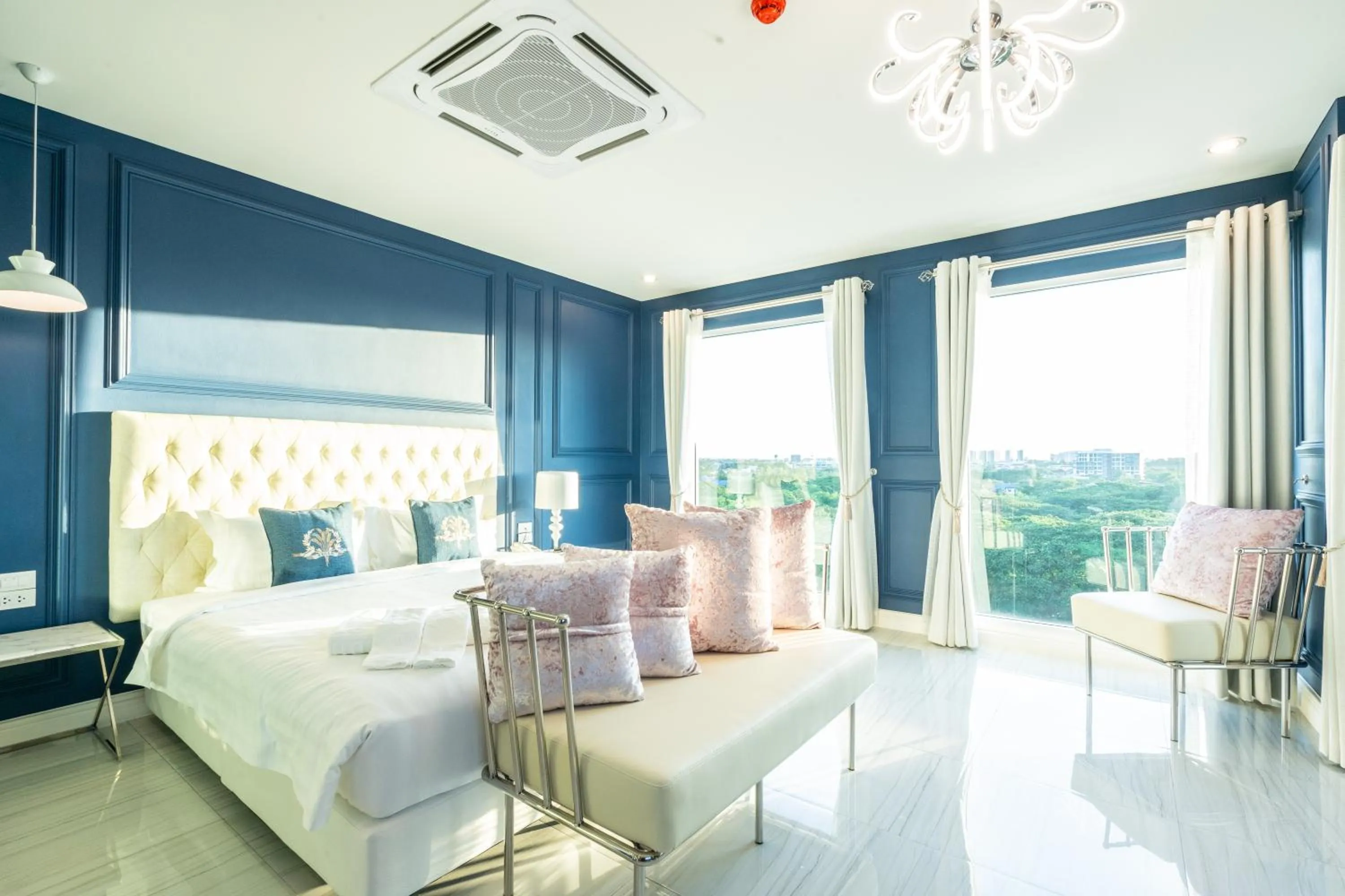 Photo of the whole room, Bed in Belle Grand Hotel