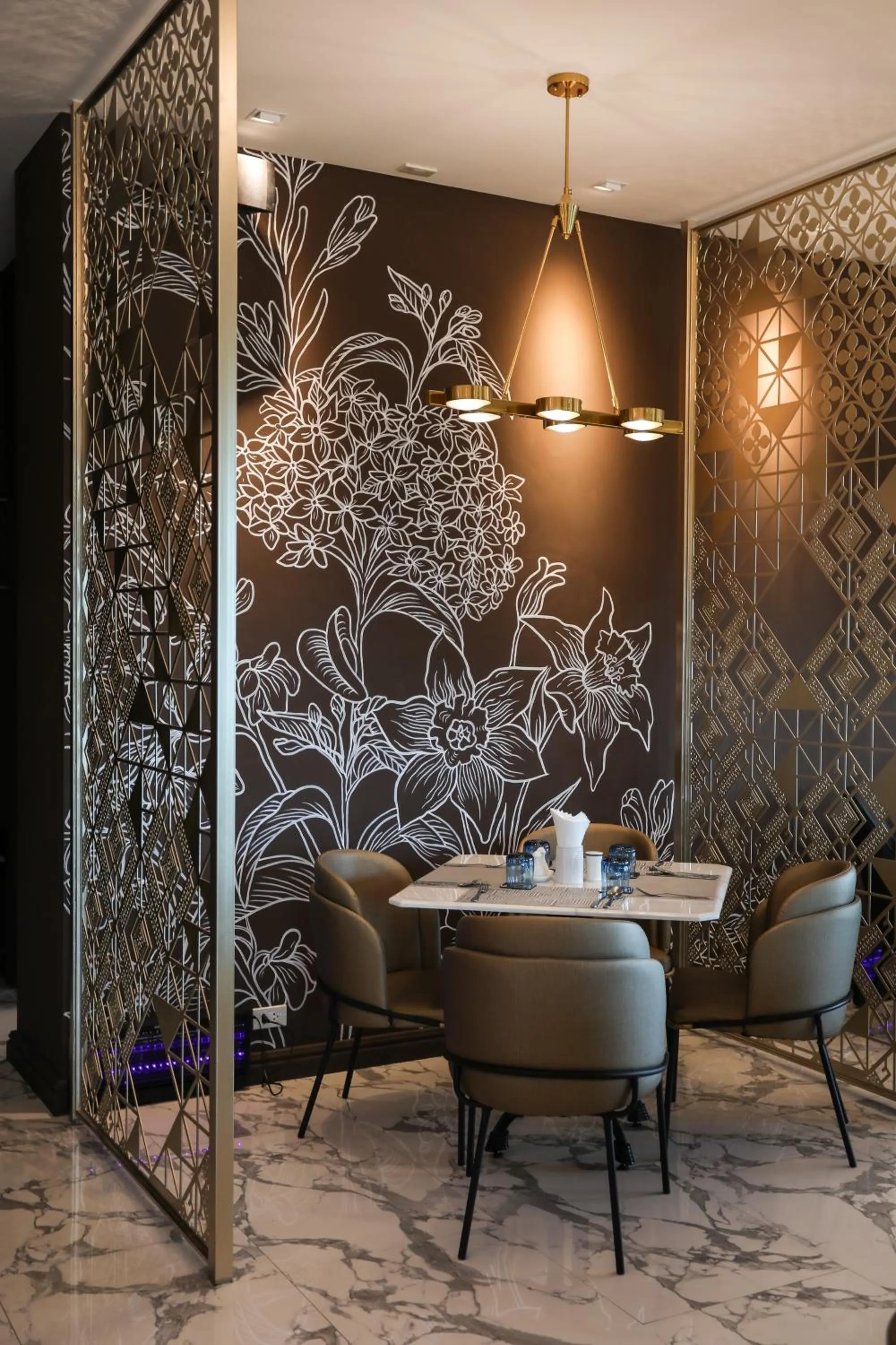 Restaurant/places to eat in Belle Grand Hotel