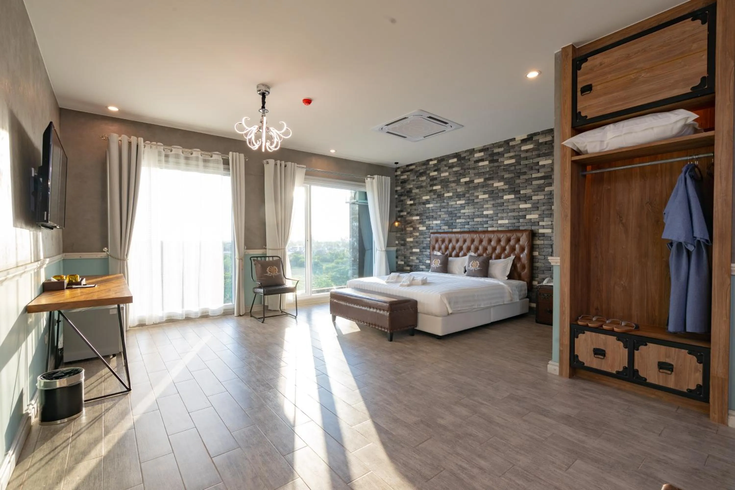 Photo of the whole room, Bed in Belle Grand Hotel