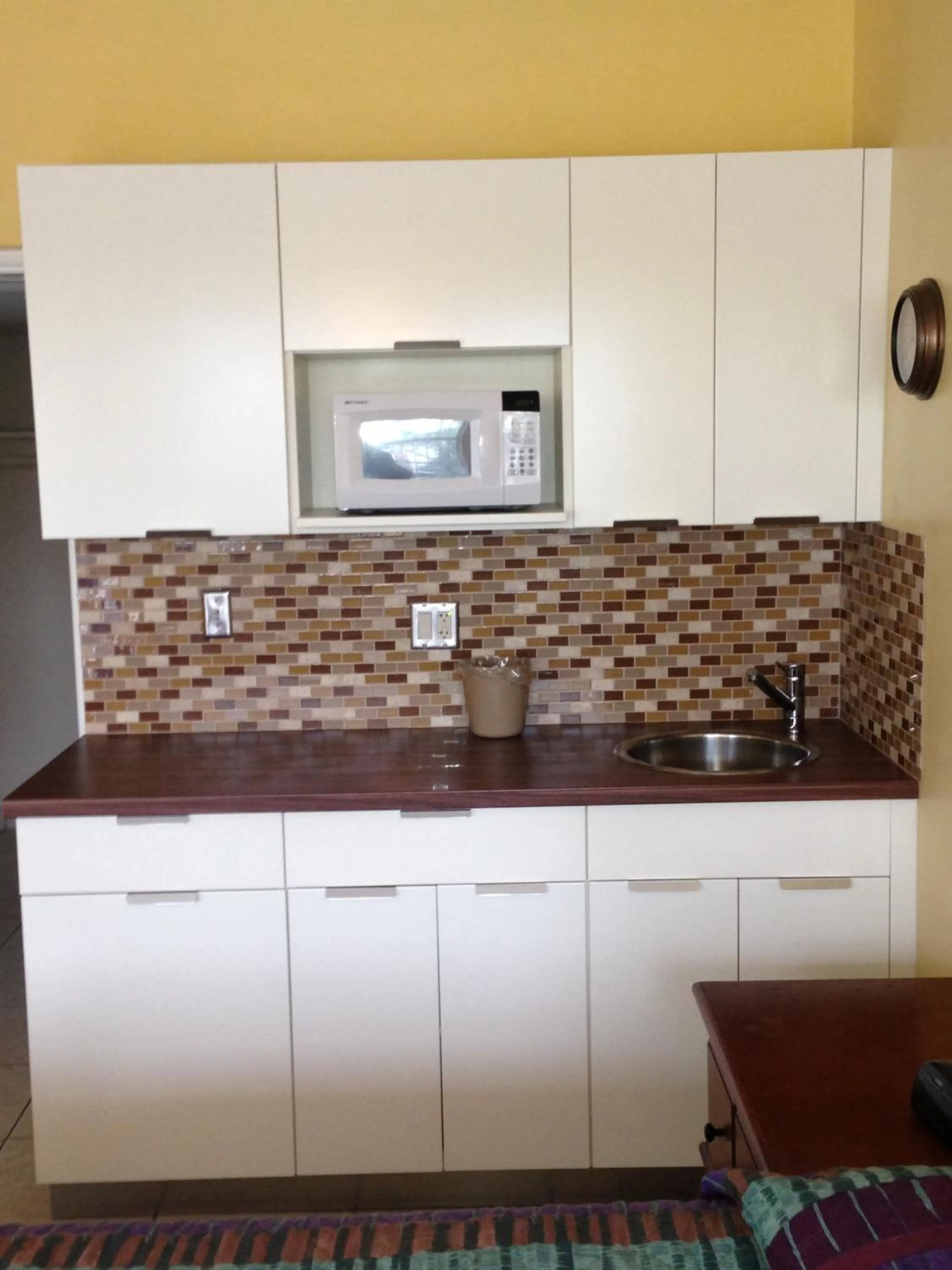 Kitchen or kitchenette in Knights Inn Hallandale