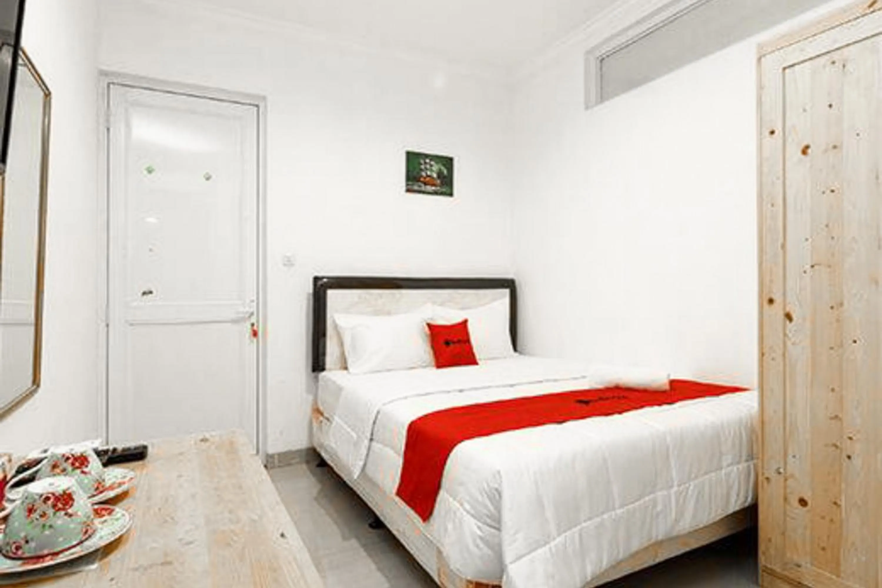 Bedroom, Bed in RedDoorz Syariah Plus near Pancoran 2