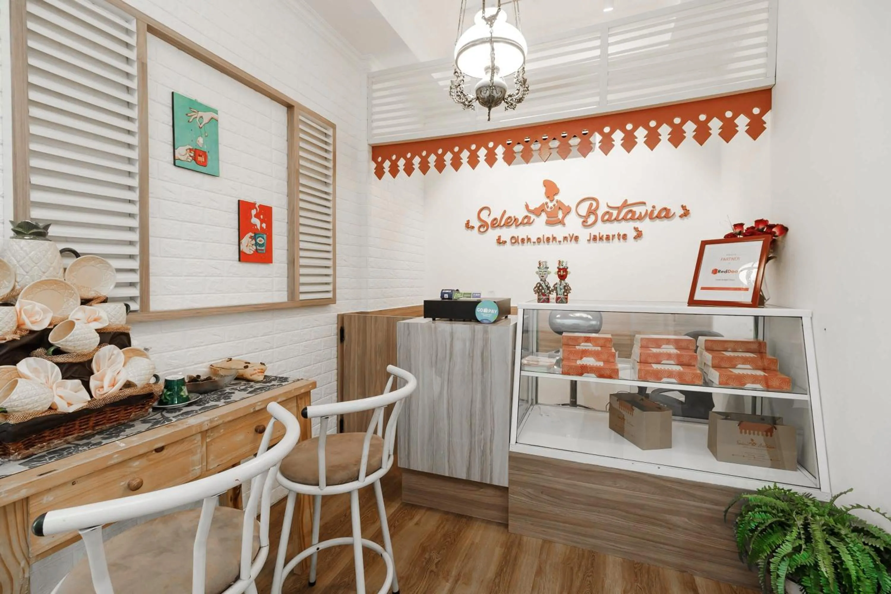 Restaurant/places to eat in RedDoorz Syariah Plus near Pancoran 2