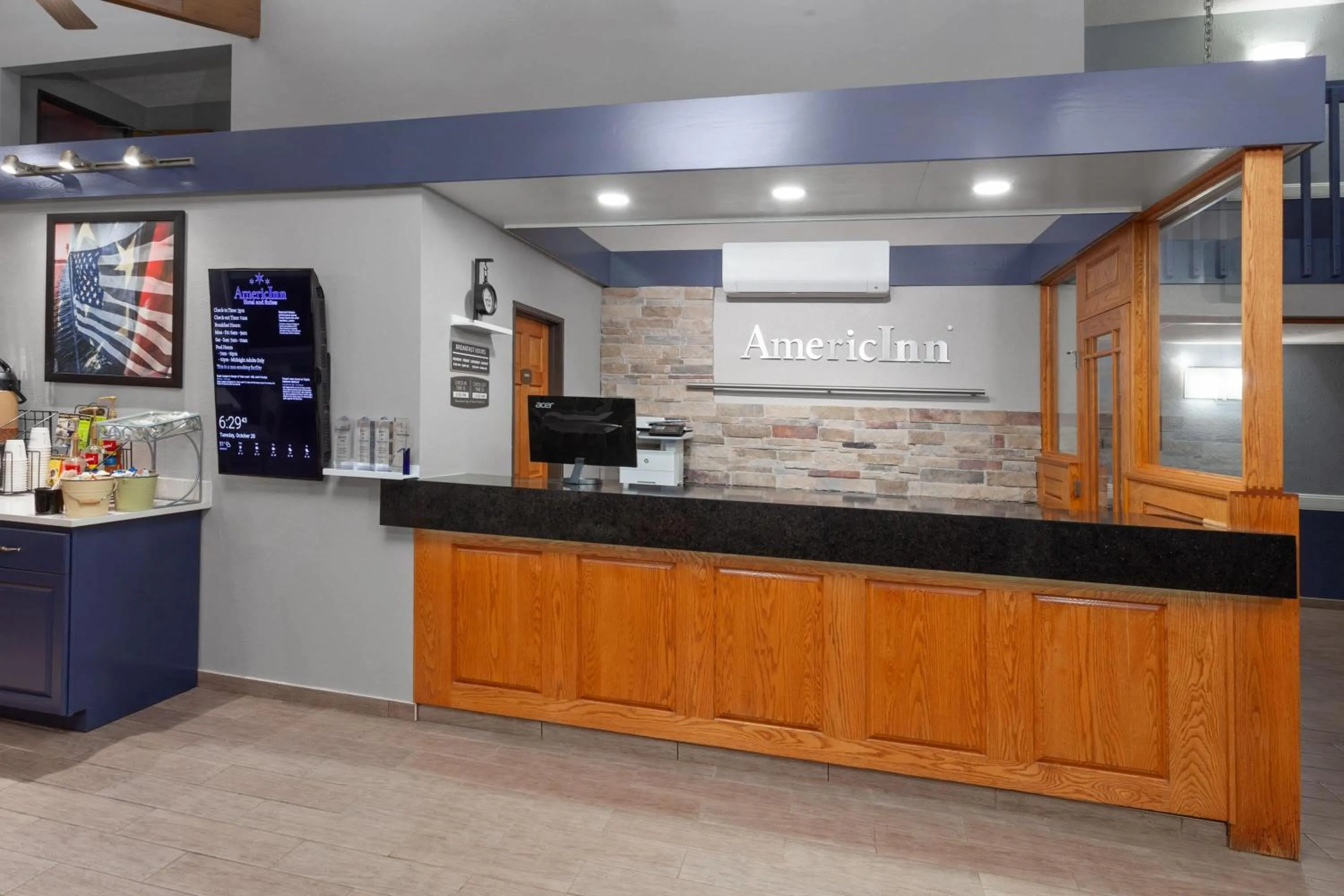 Lobby or reception in AmericInn by Wyndham Plymouth