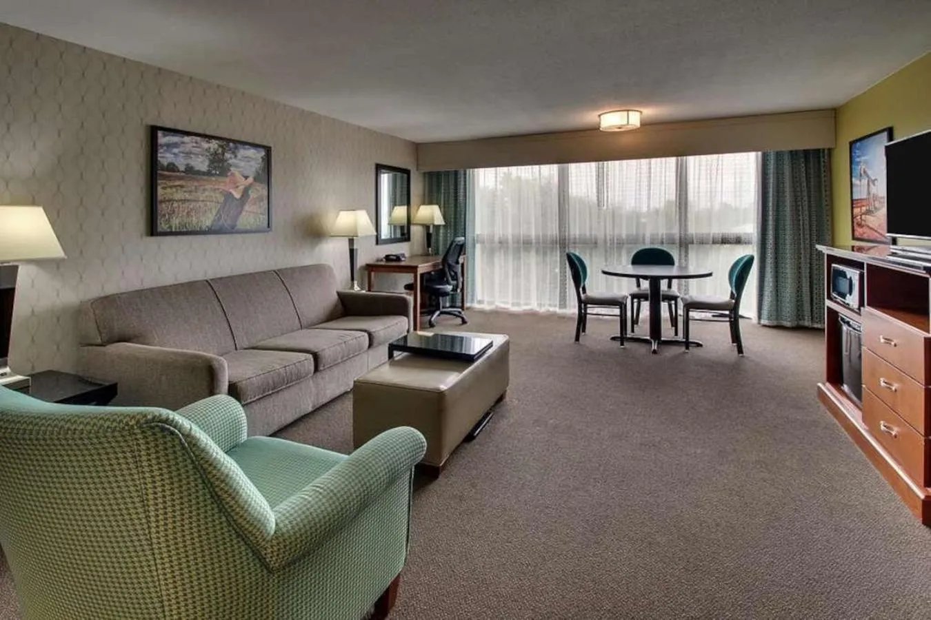 TV and multimedia in Drury Inn & Suites Houston The Woodlands