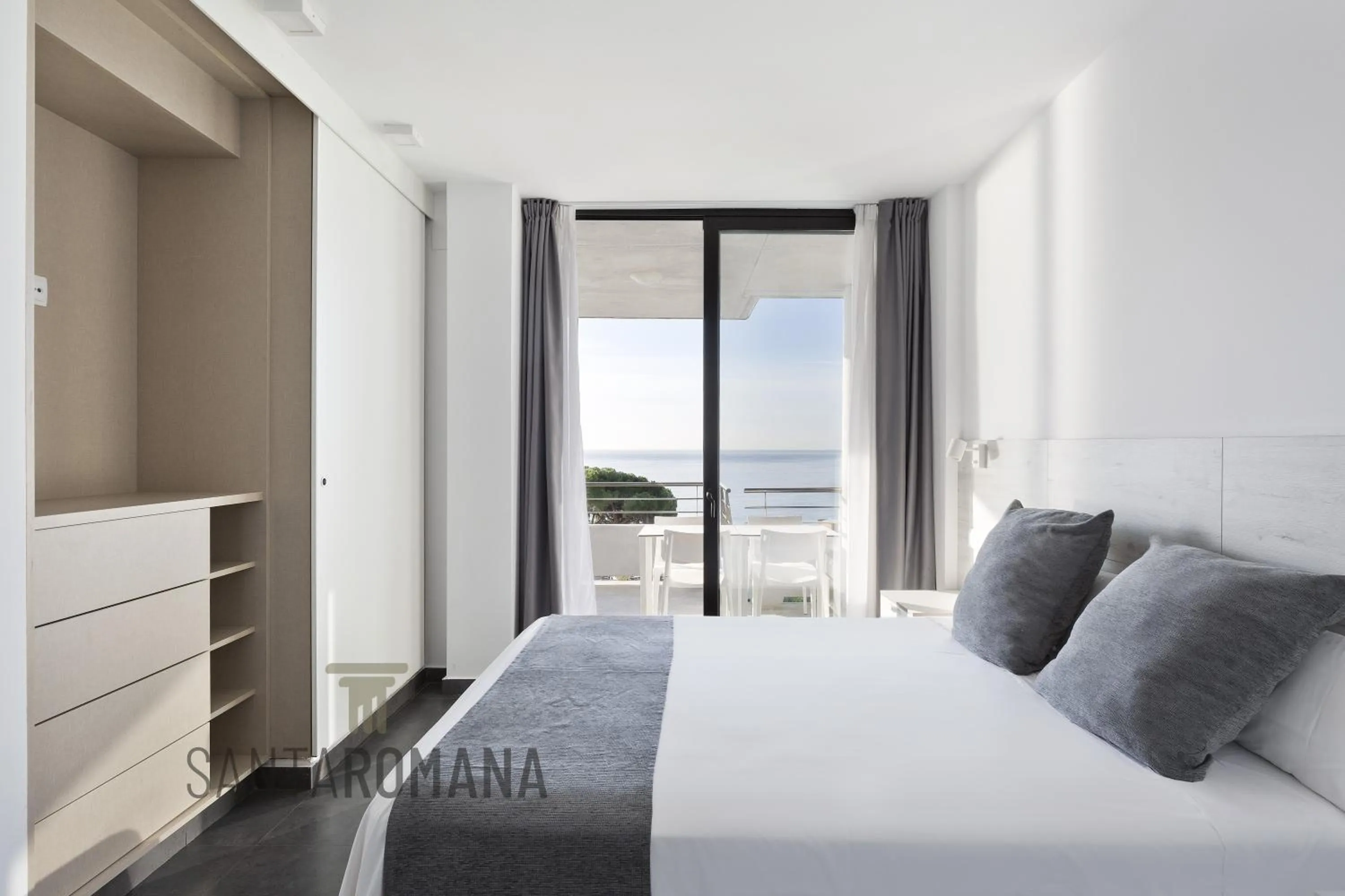 Bed in Santa Romana Apartments & Suites