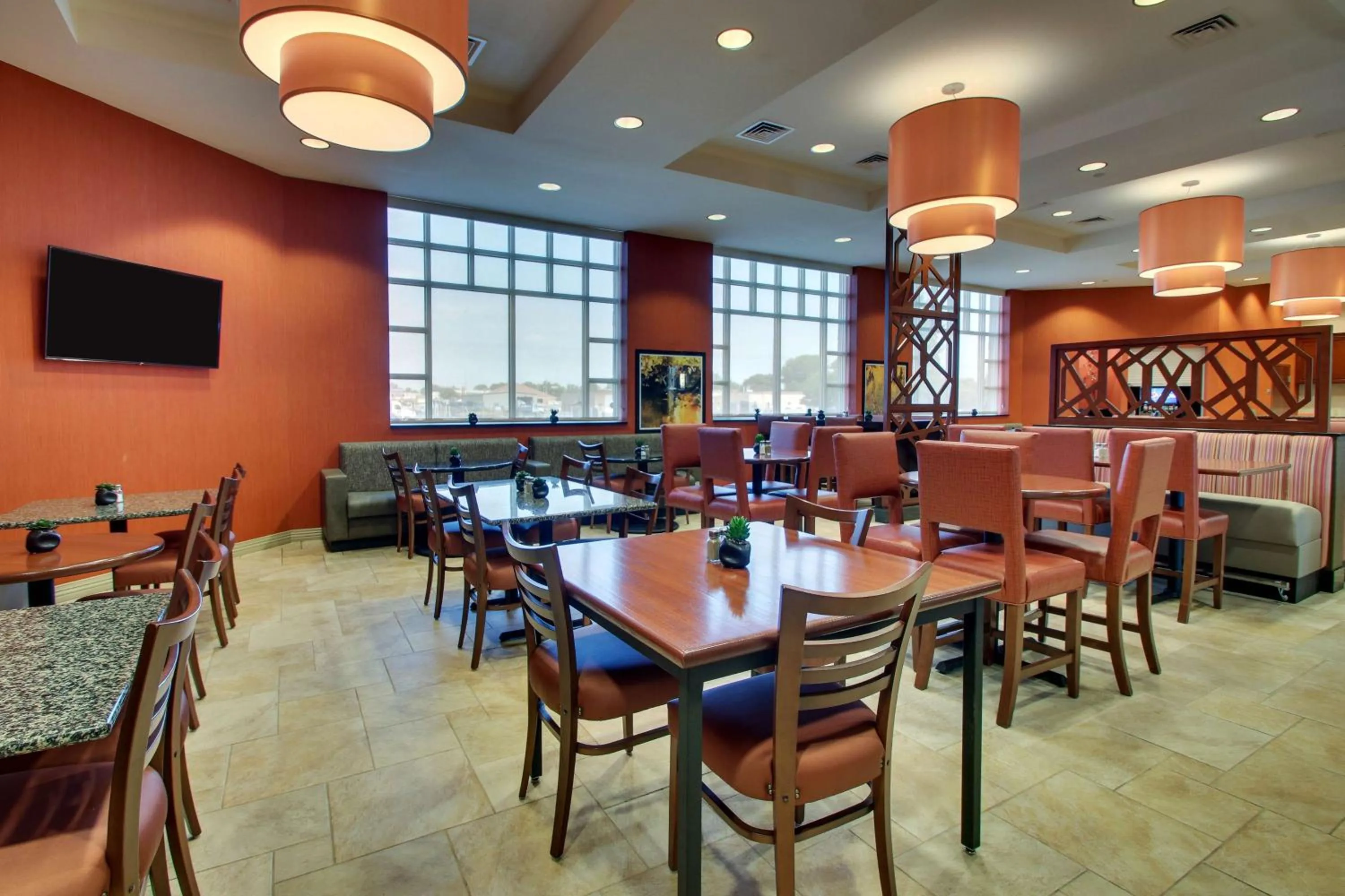 Restaurant/places to eat in Drury Inn & Suites Findlay