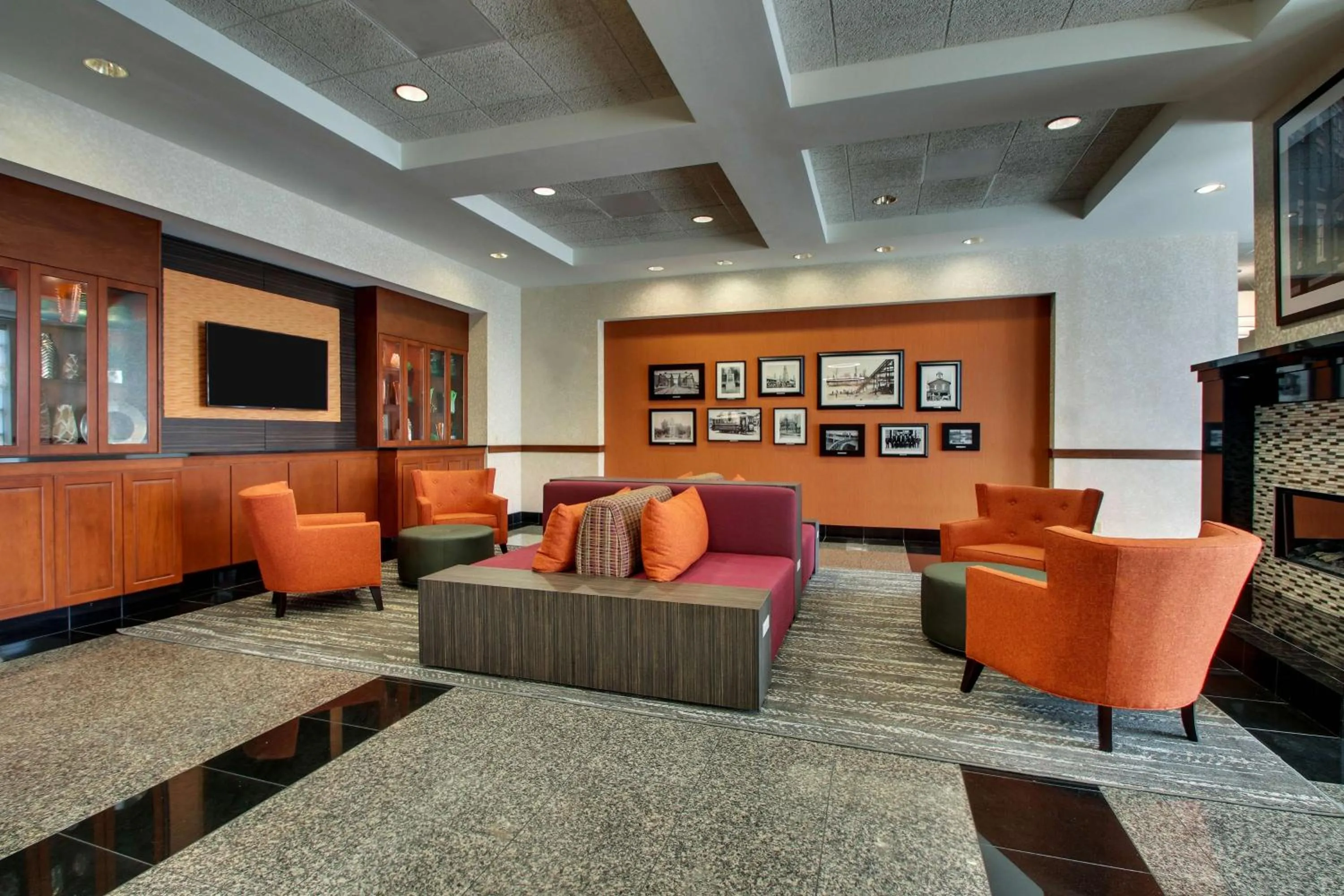 Lobby or reception in Drury Inn & Suites Findlay