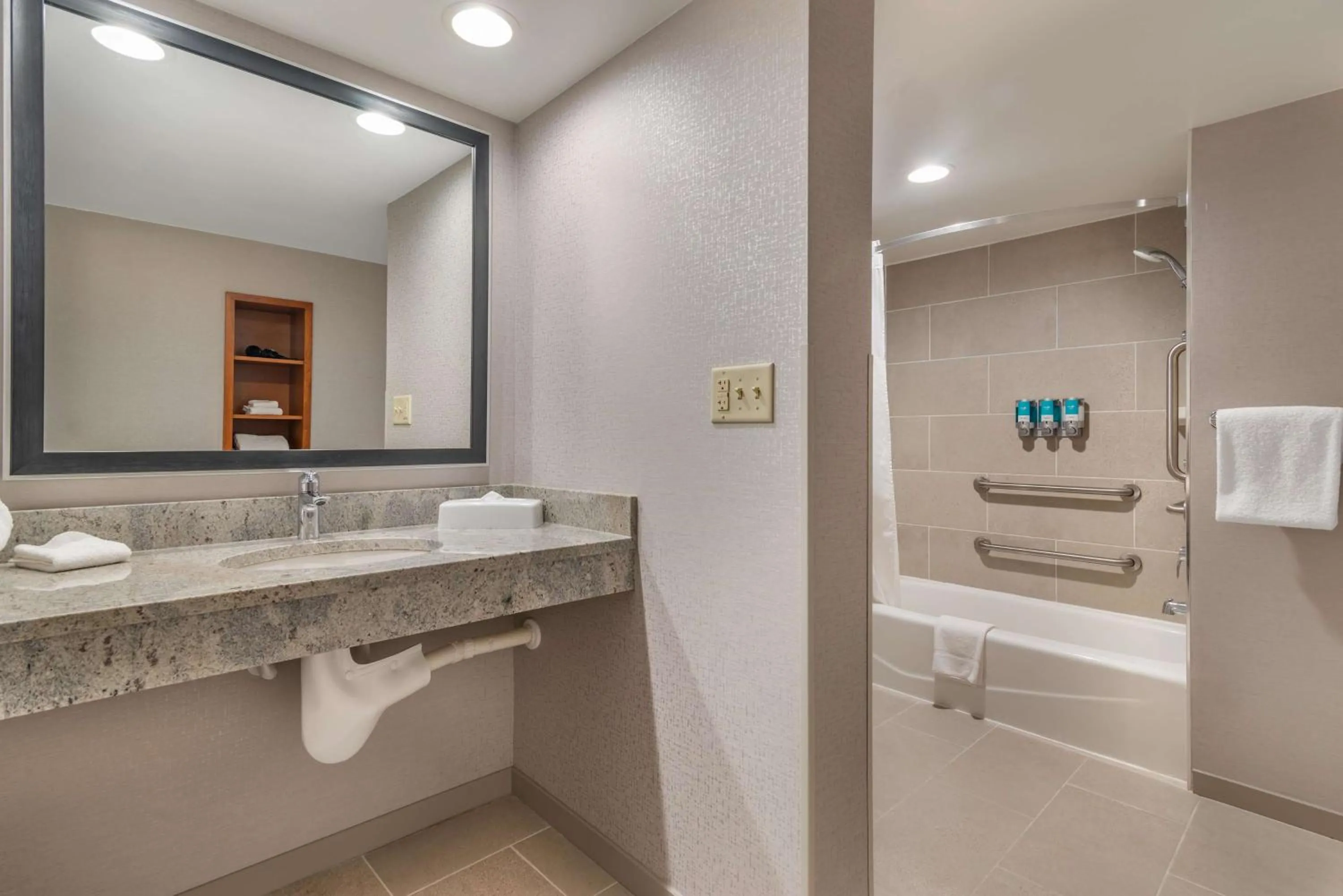 Bathroom in Drury Inn & Suites Atlanta Airport