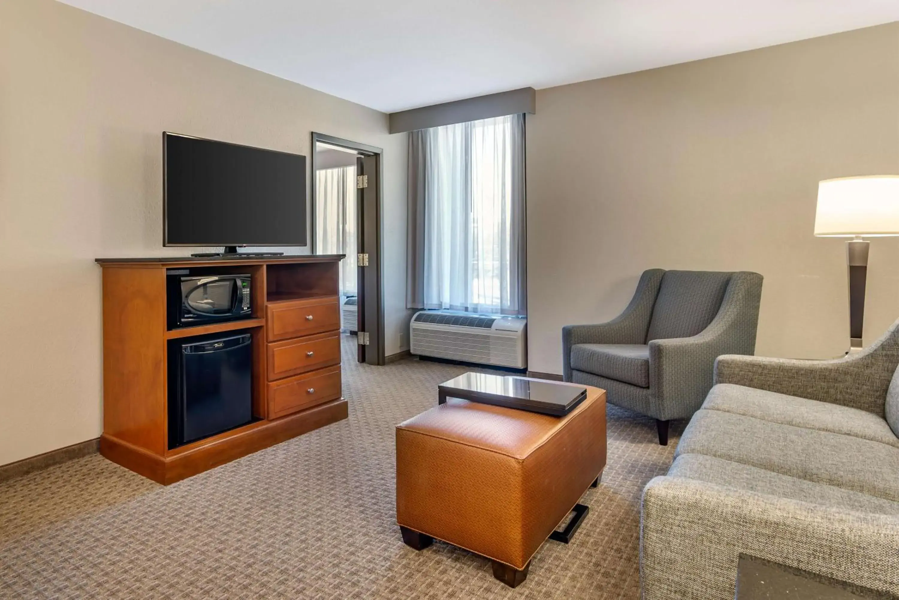Superior King Suite in Drury Inn & Suites Atlanta Airport Superior King Suite in Drury Inn & Suites Atlanta Airport