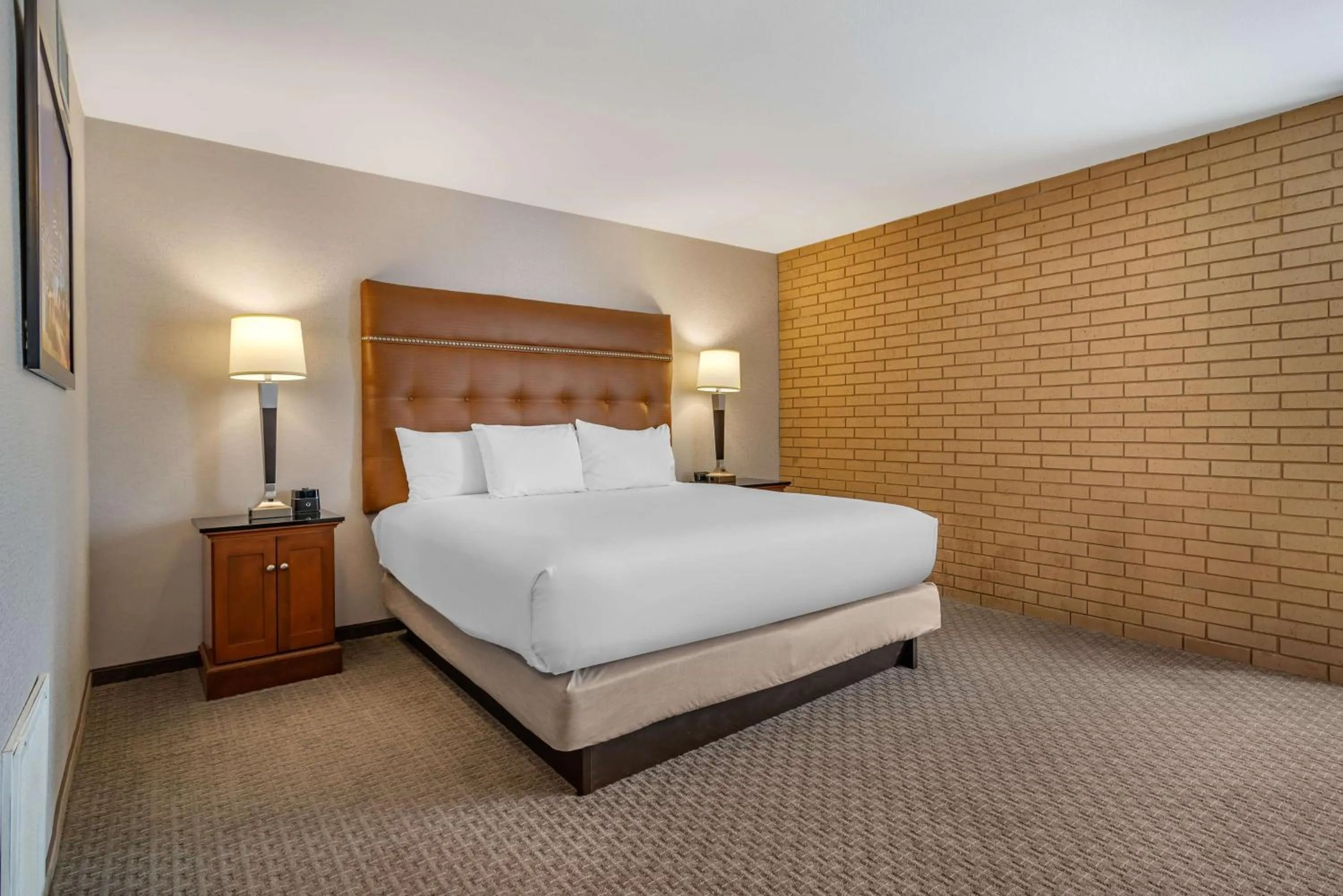 Bedroom, Bed in Drury Inn & Suites Atlanta Airport