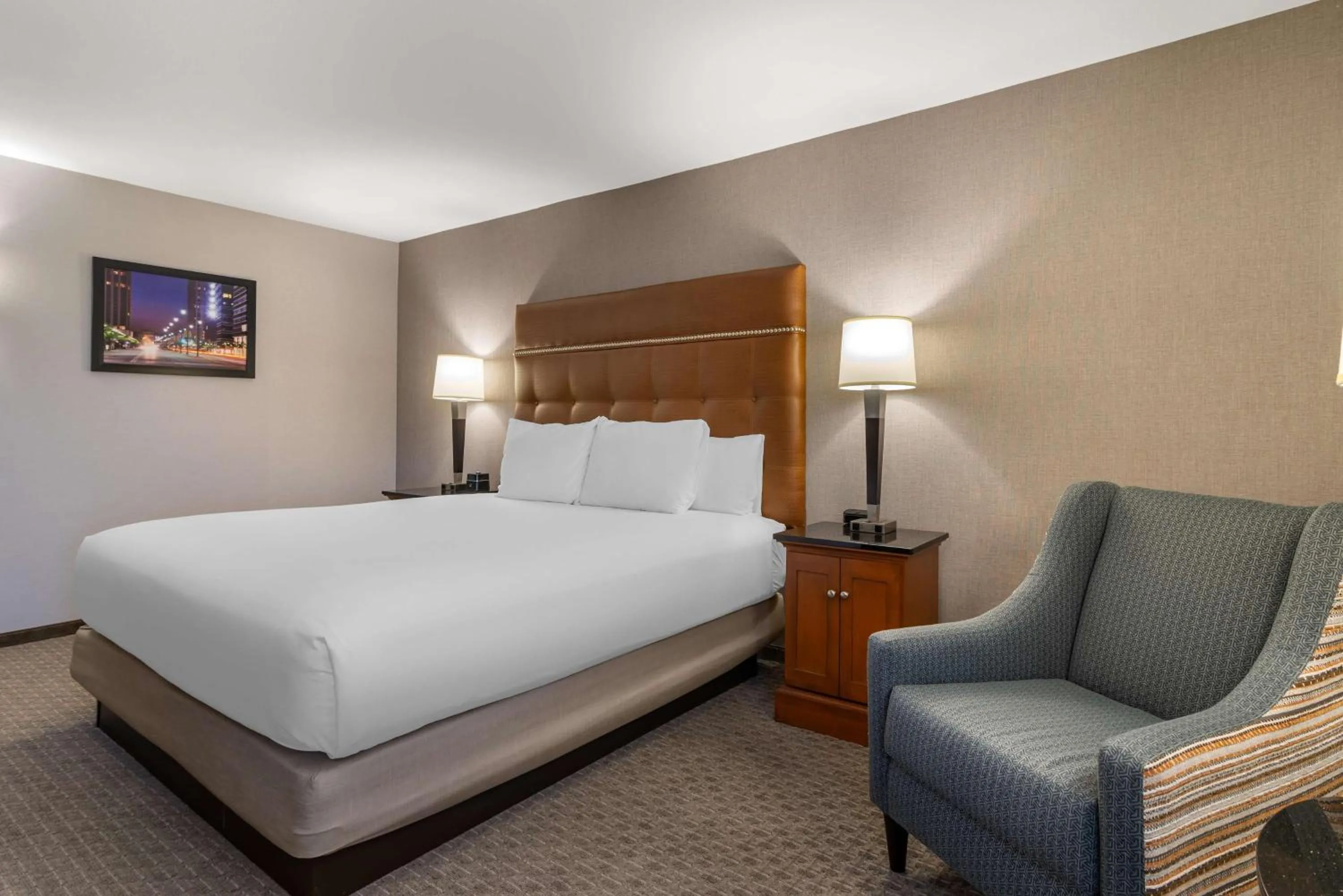 Bedroom, Bed in Drury Inn & Suites Atlanta Airport