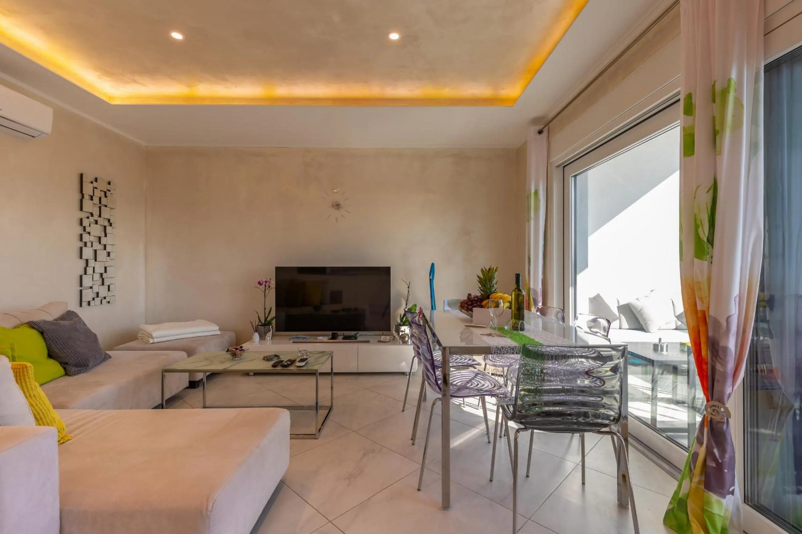 Communal lounge/ TV room in Apartment Rippl II