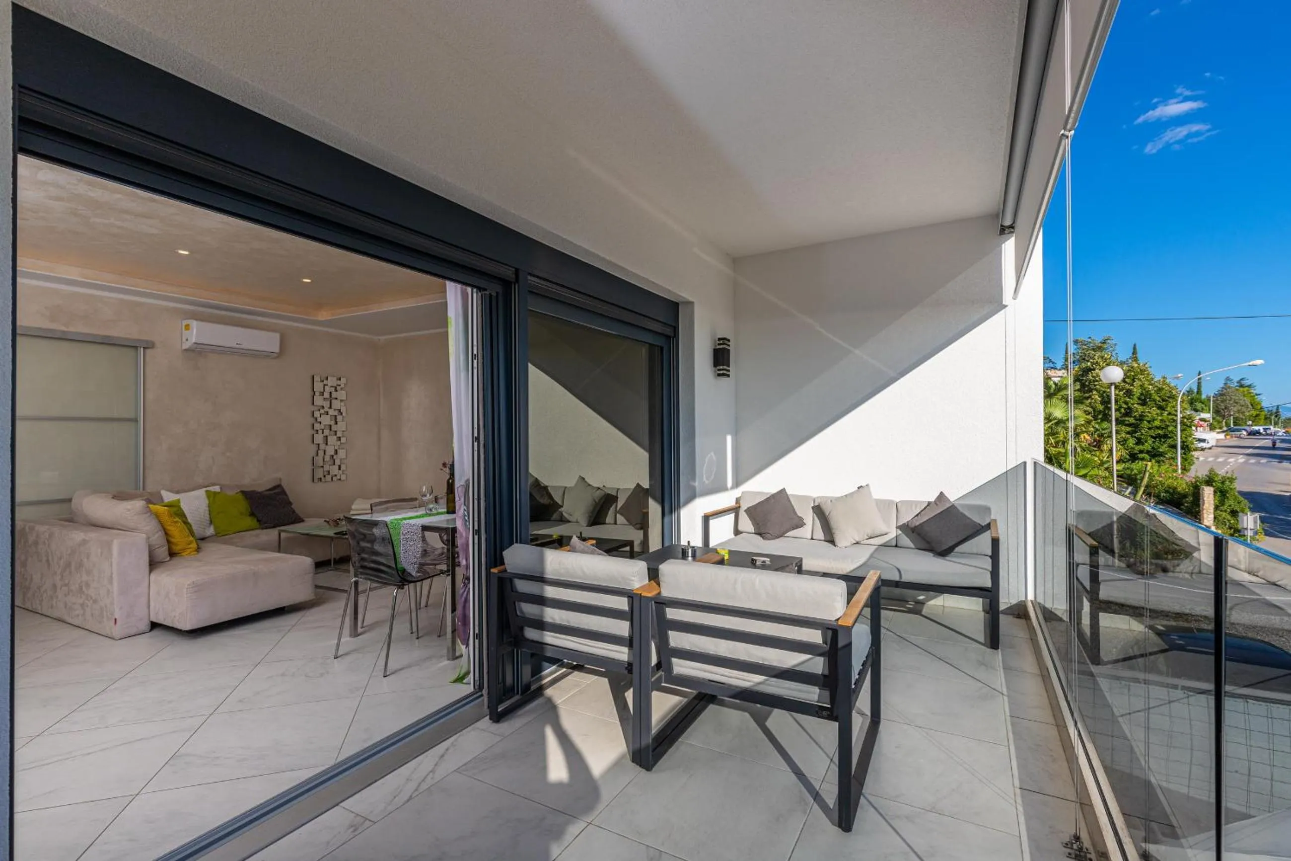 Day in Apartment Rippl II