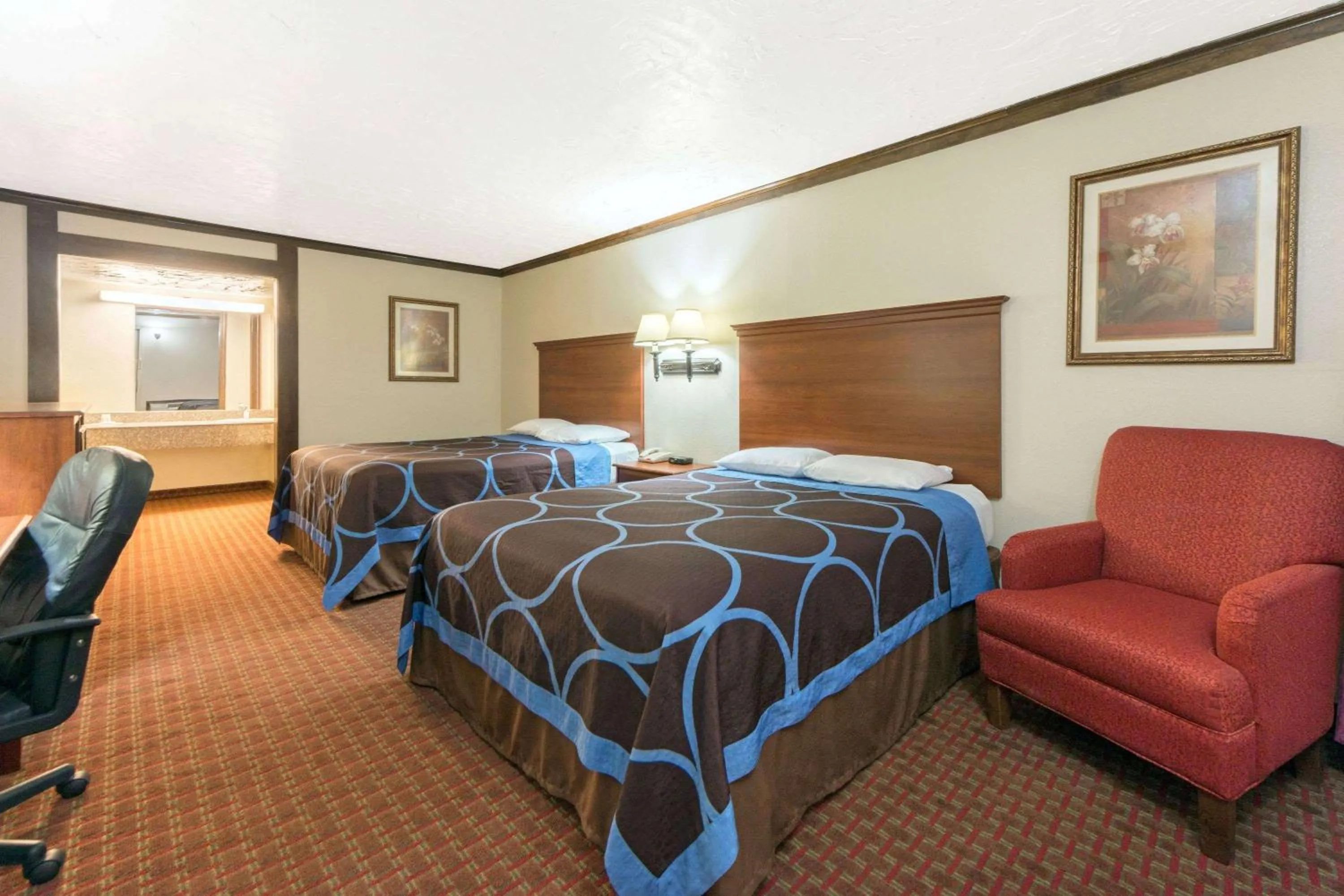 Photo of the whole room, Bed in Super 8 by Wyndham Enid