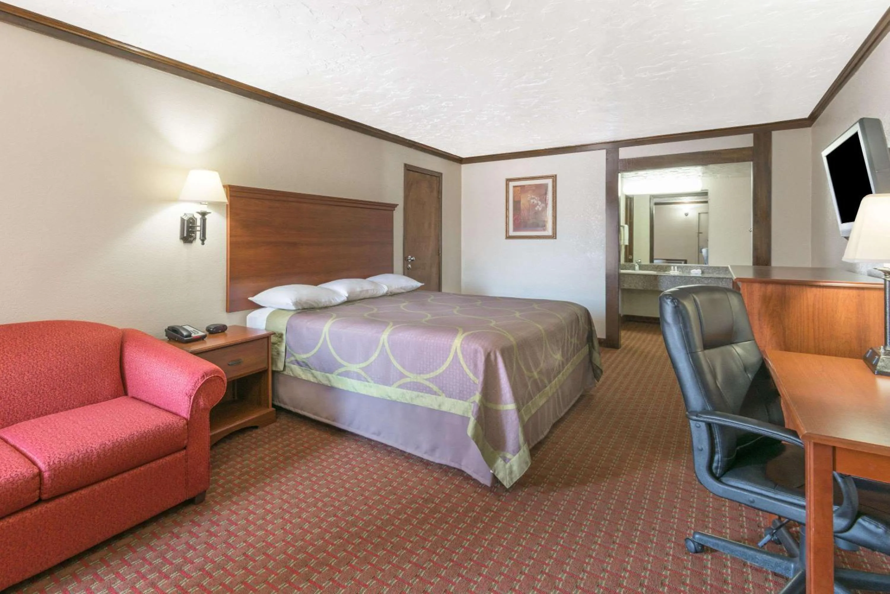 Photo of the whole room, Bed in Super 8 by Wyndham Enid
