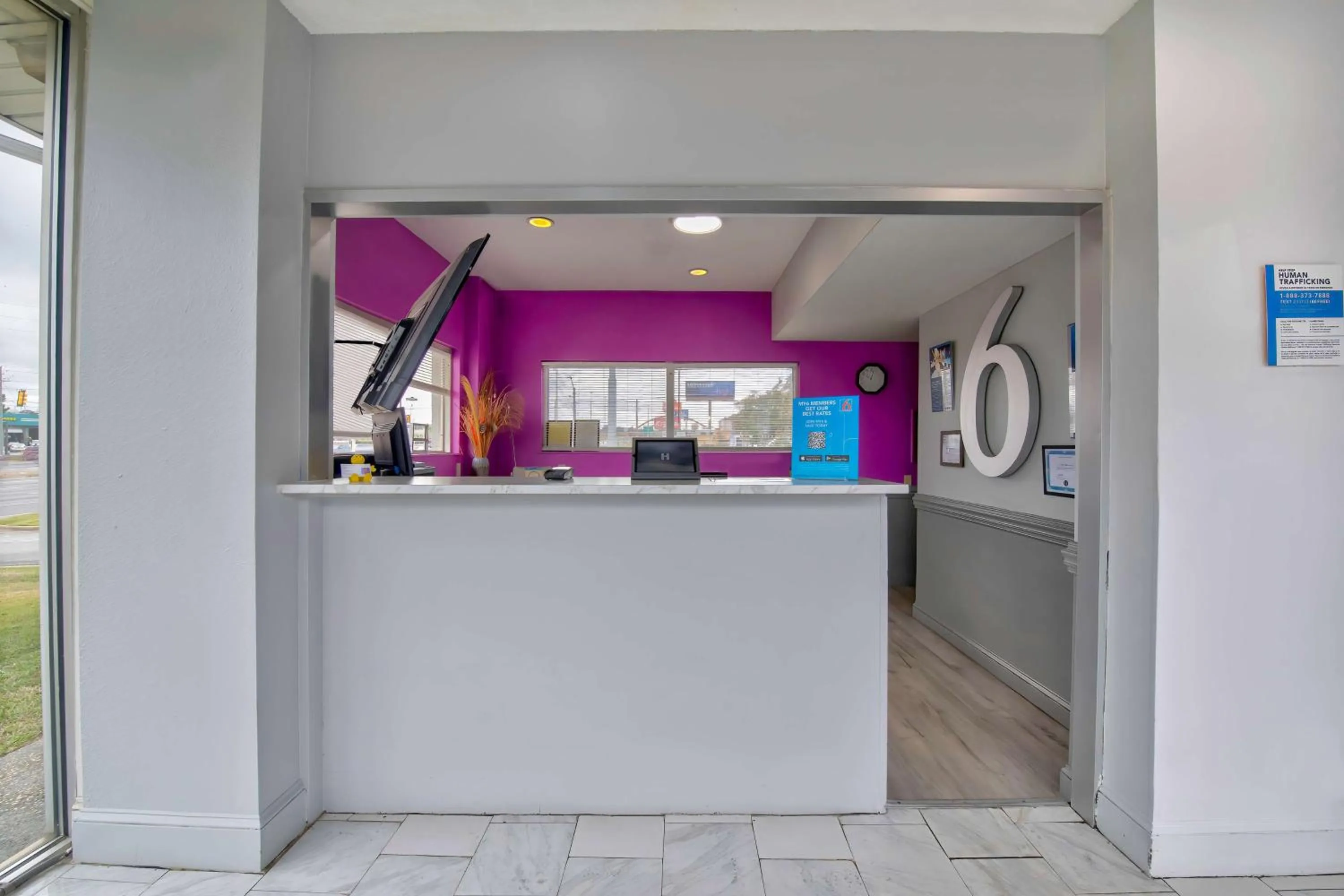 Lobby or reception in Motel 6 Tuscaloosa AL University