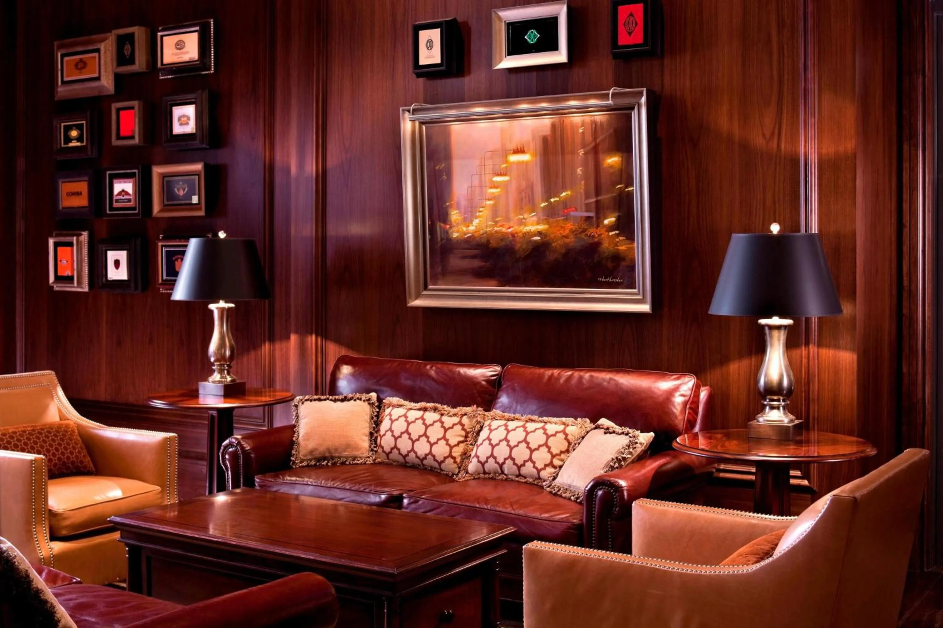 Lounge or bar in The St. Regis Atlanta