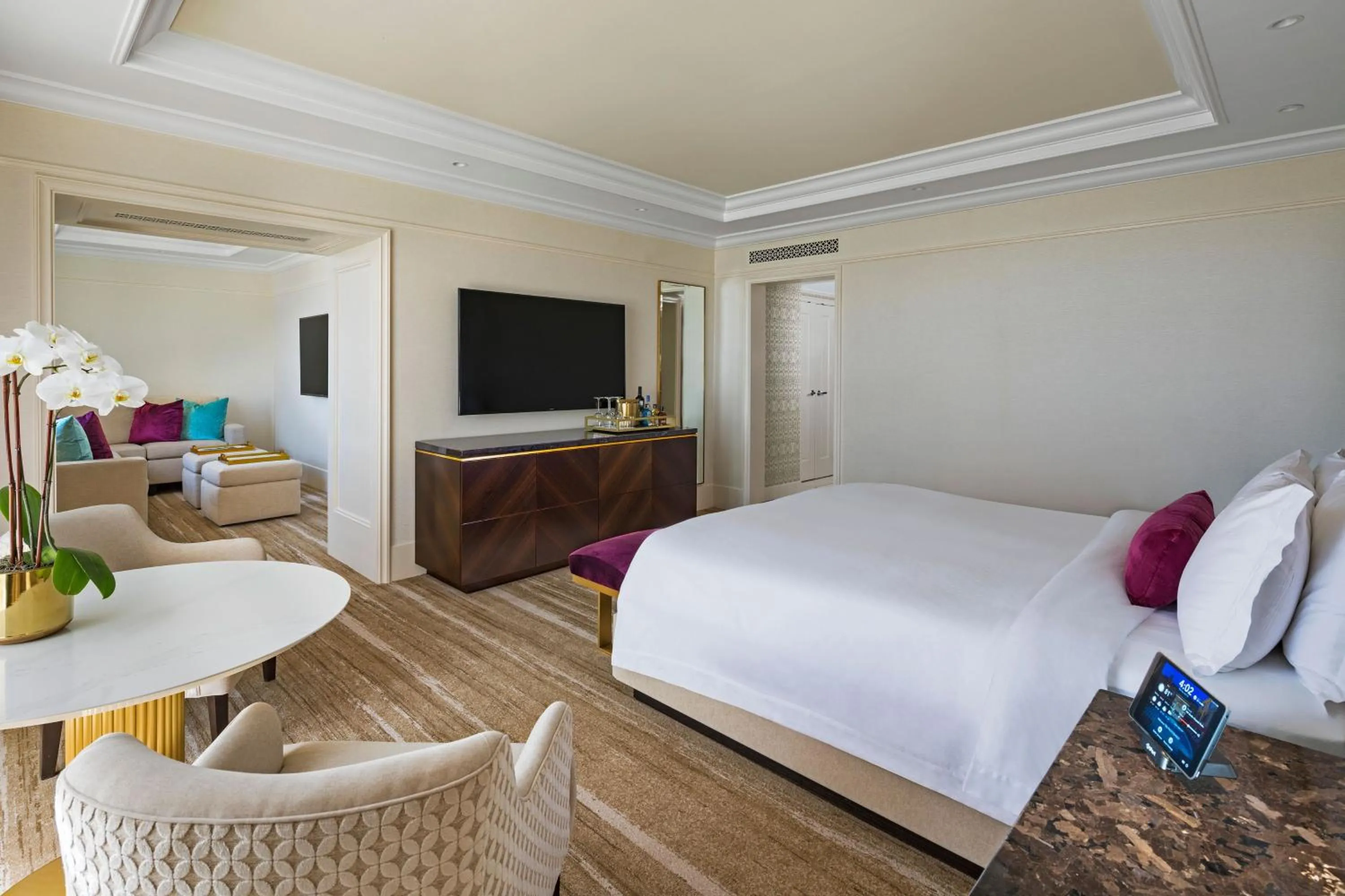 Photo of the whole room, Bed in The St. Regis Atlanta