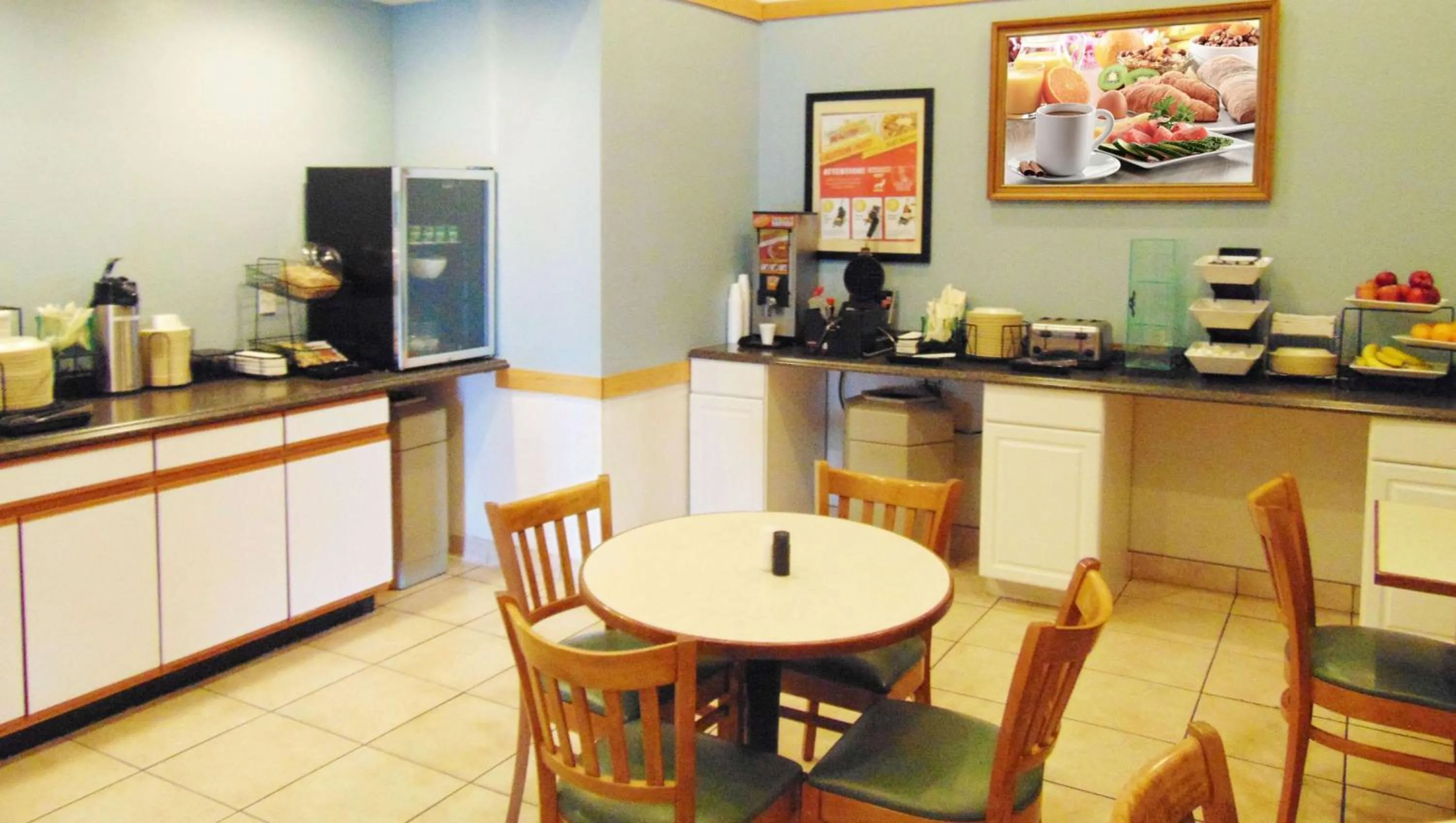 Breakfast in Magnuson Hotel Manitou Springs