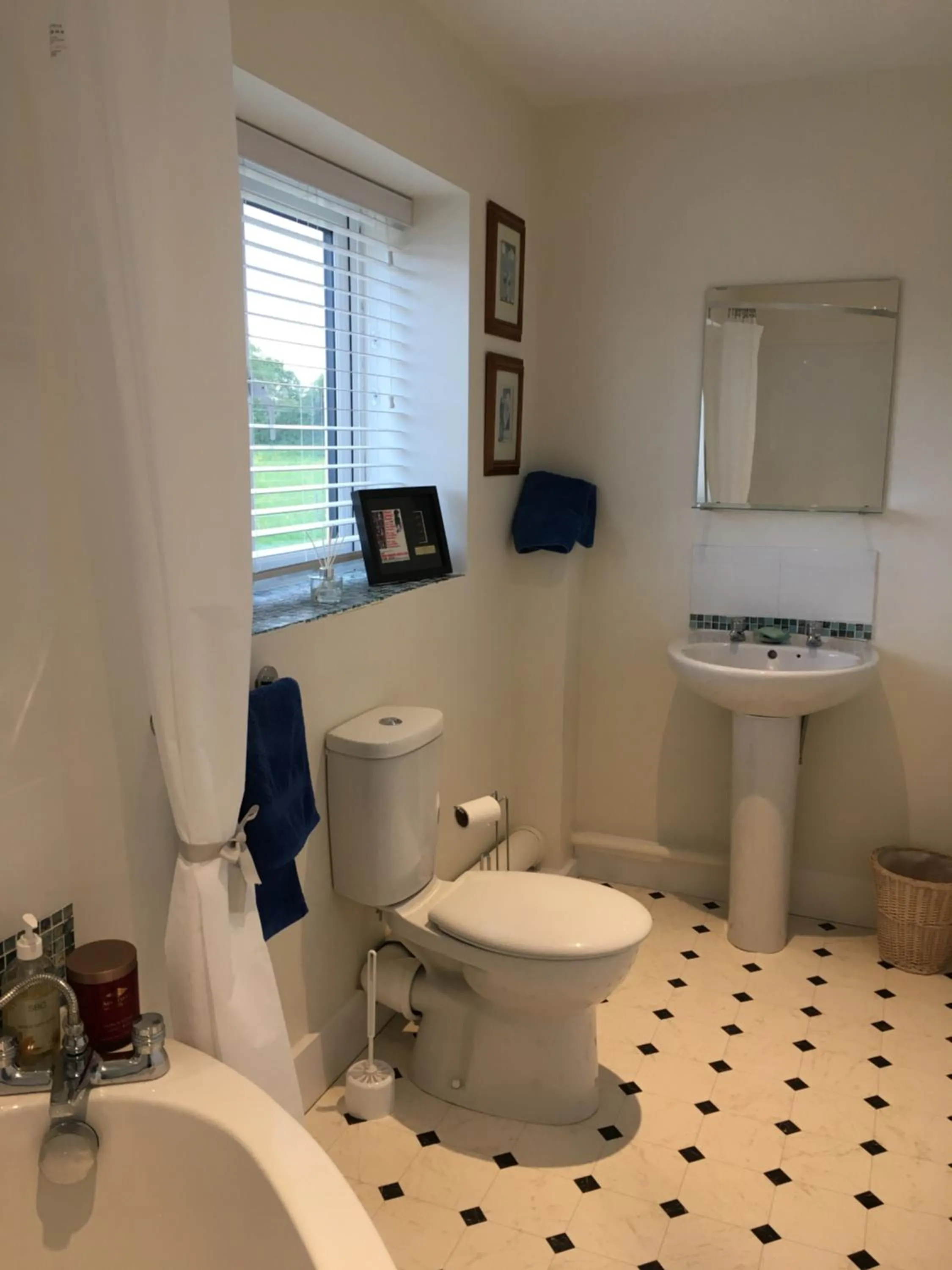 Bathroom in Folly Fields Farm B&B