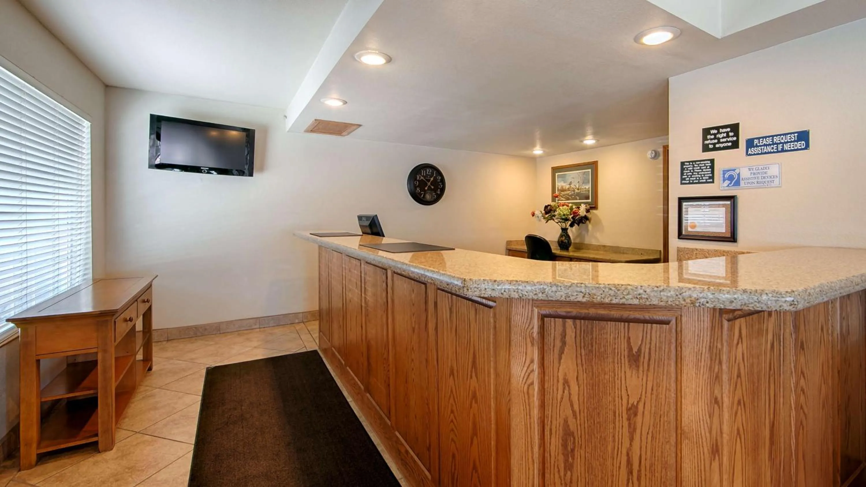 Lobby or reception in Trailside Inn