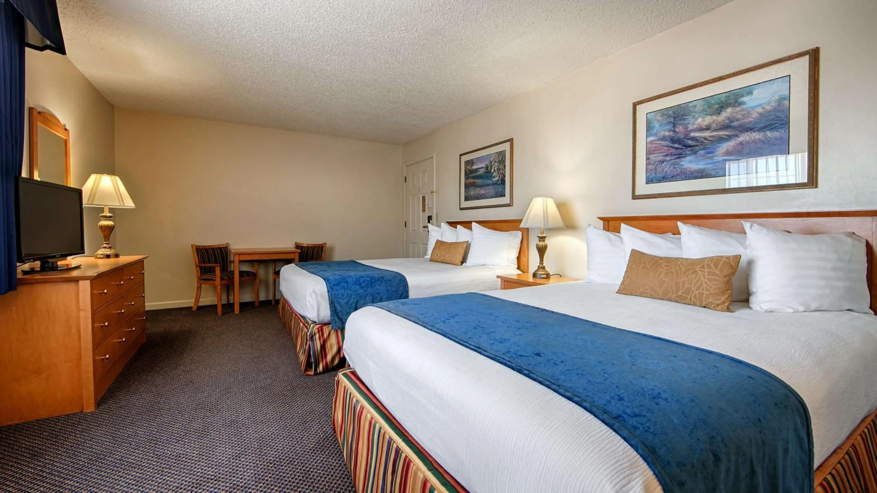 Bedroom, Bed in Trailside Inn