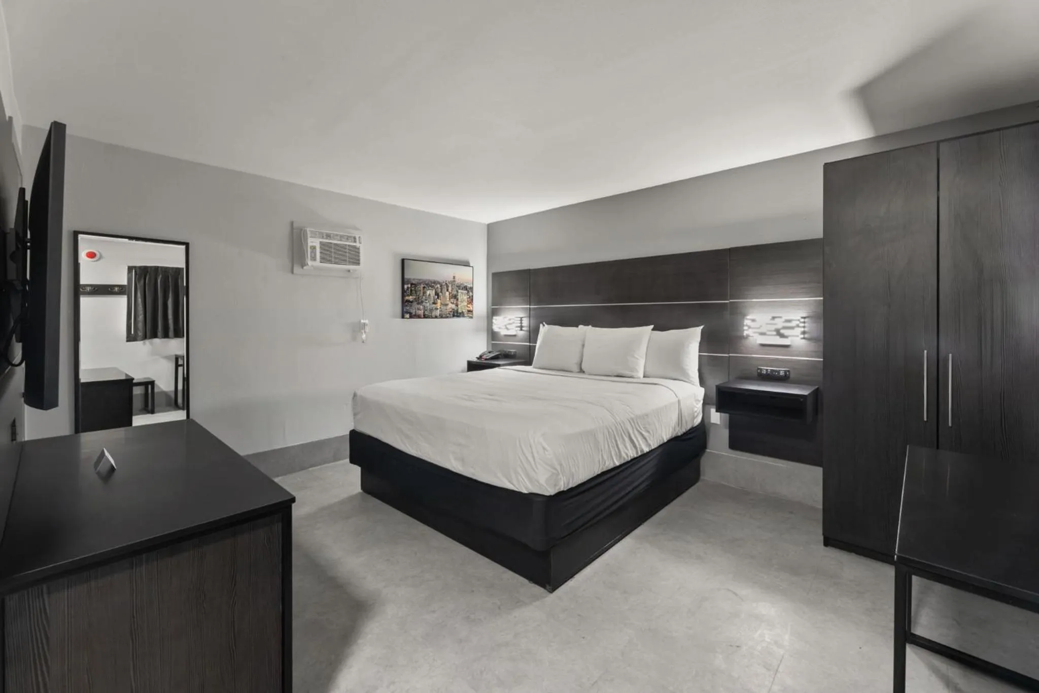 Bedroom, Bed in GuestHouse Extended Stay Laredo