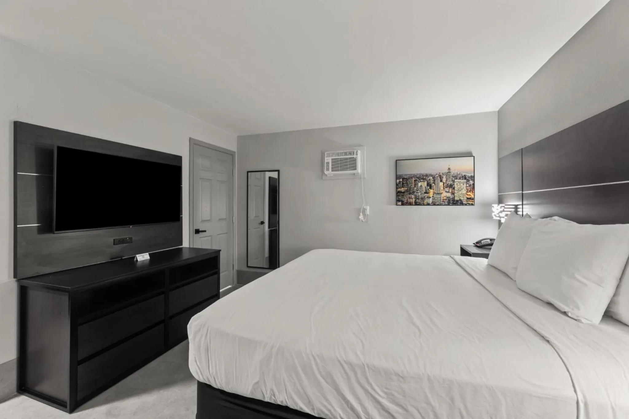 Bedroom, Bed in GuestHouse Extended Stay Laredo