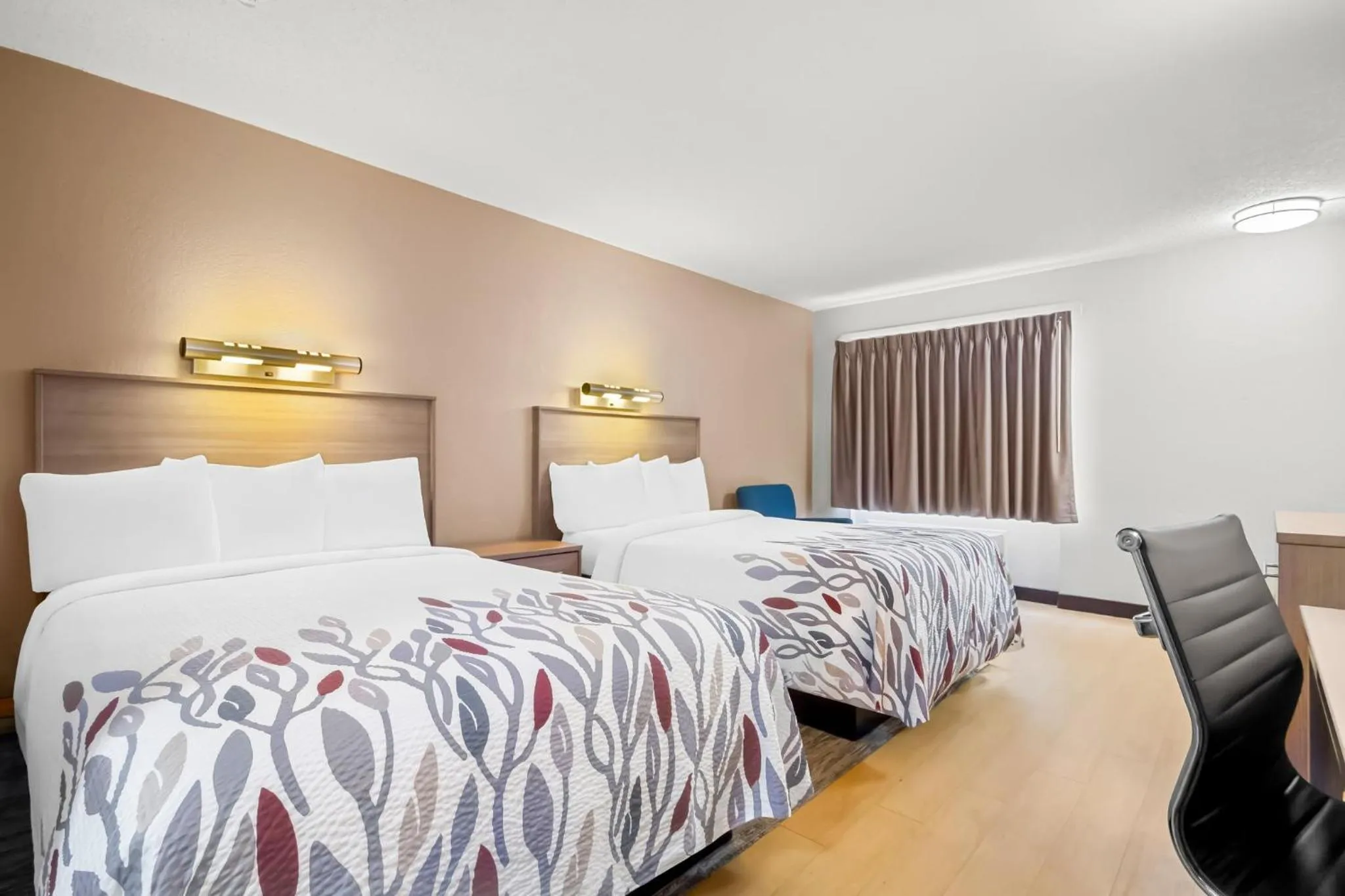 Photo of the whole room, Bed in Red Roof Inn Myrtle Beach Hotel - Market Commons