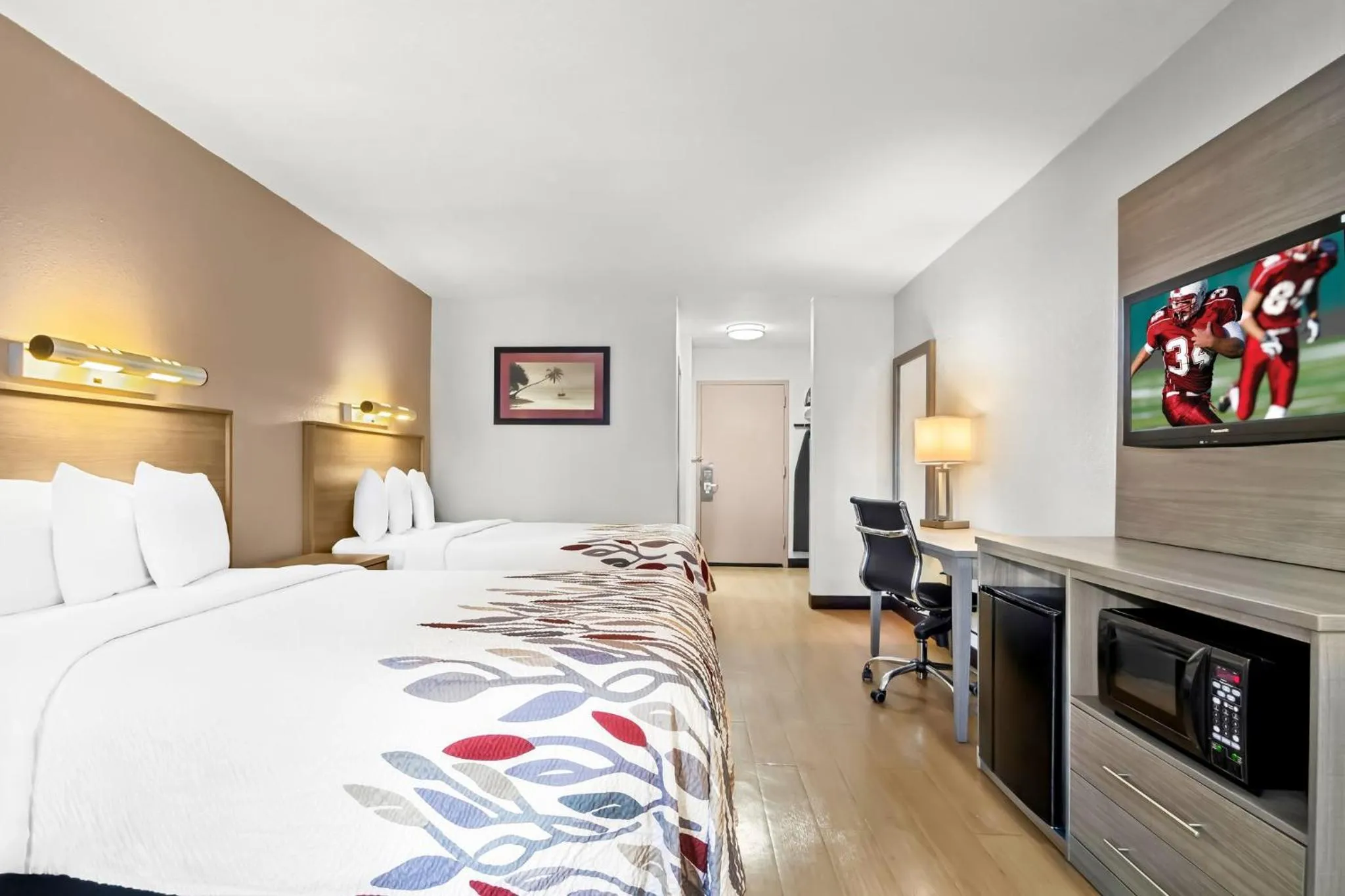 Photo of the whole room, Bed in Red Roof Inn Myrtle Beach Hotel - Market Commons