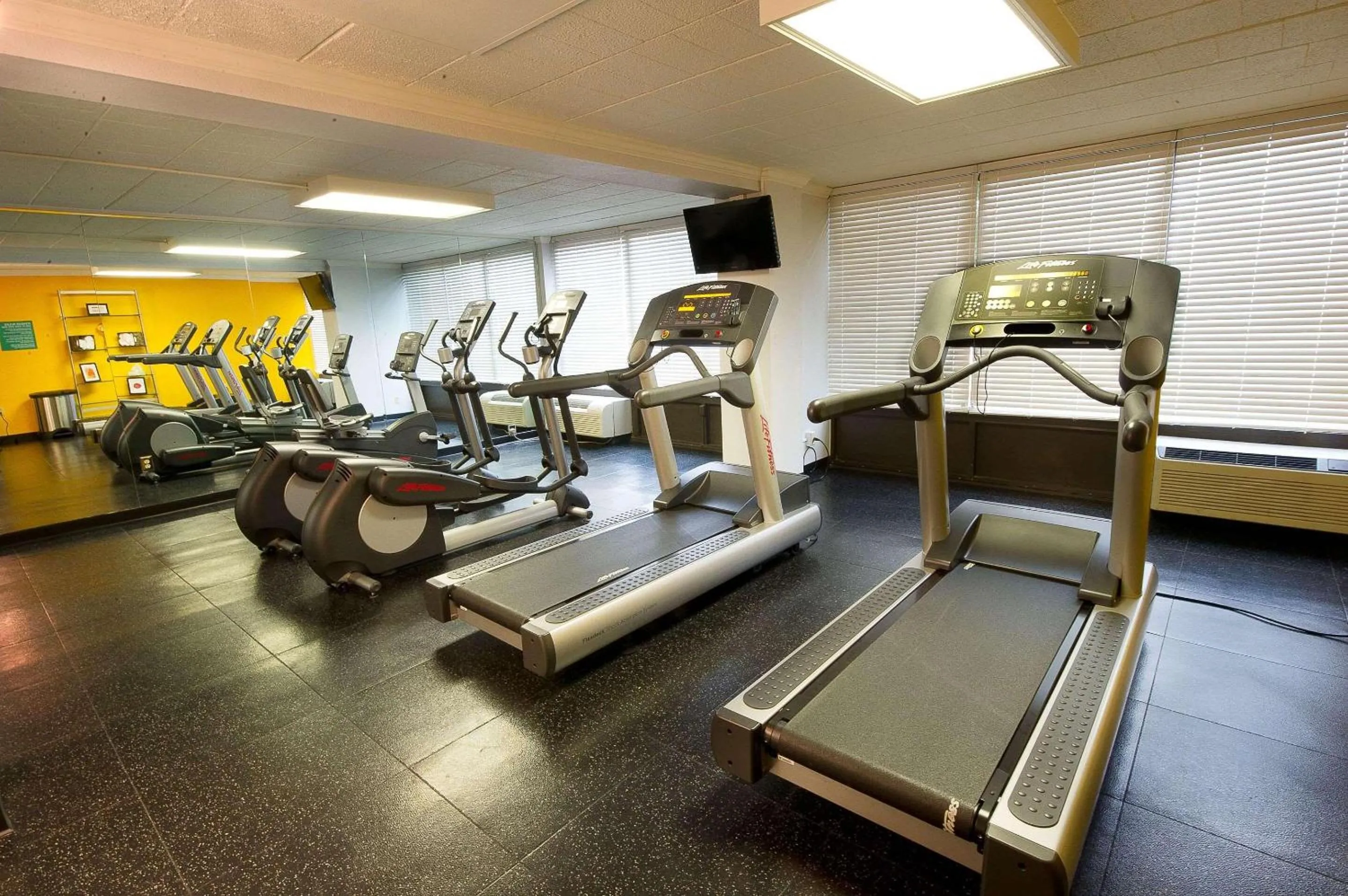 Fitness centre/facilities in Park Inn By Radisson Sharon