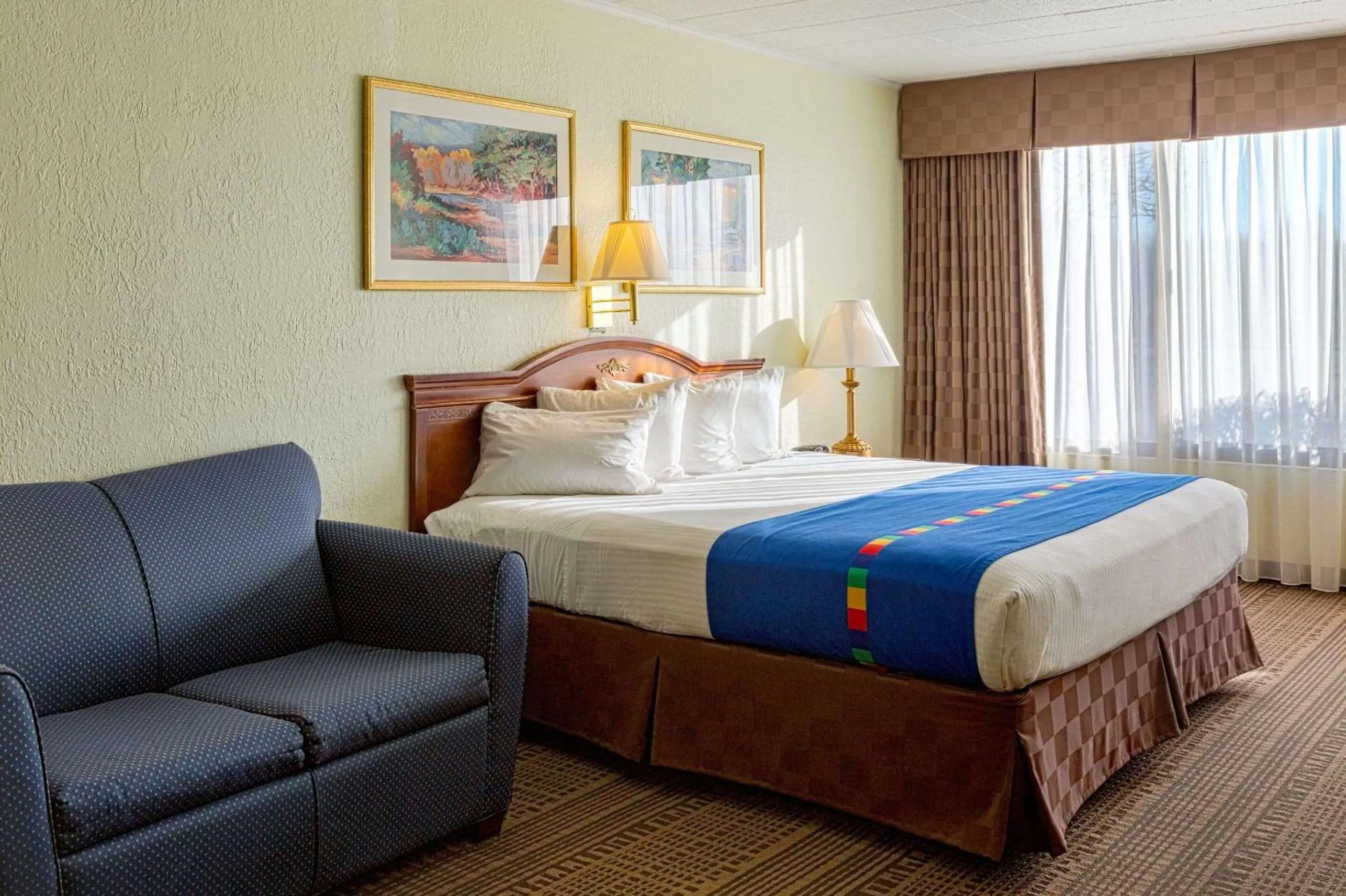 Bedroom, Bed in Park Inn By Radisson Sharon