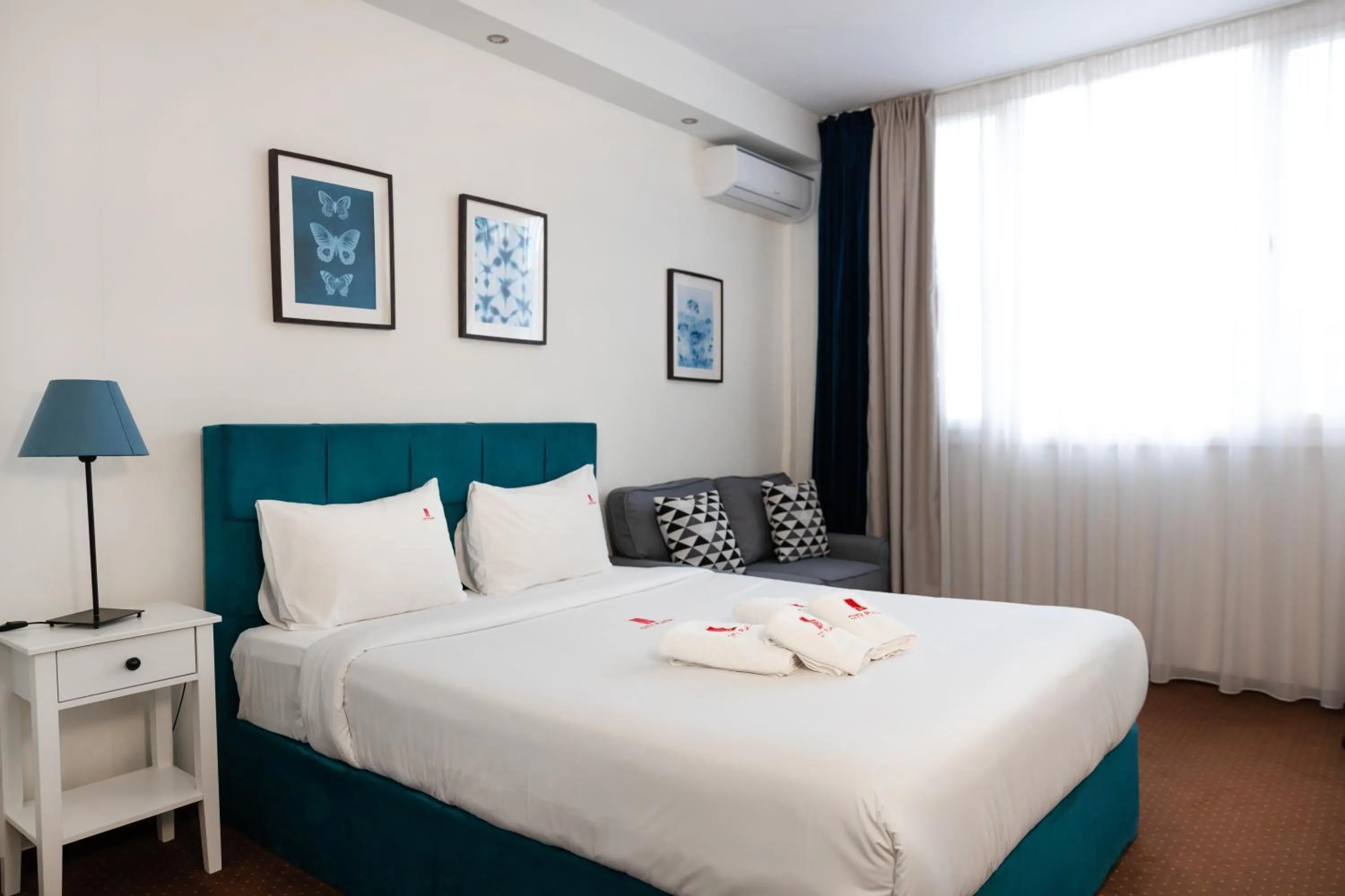 Bed in City Plaza Apartments & Rooms