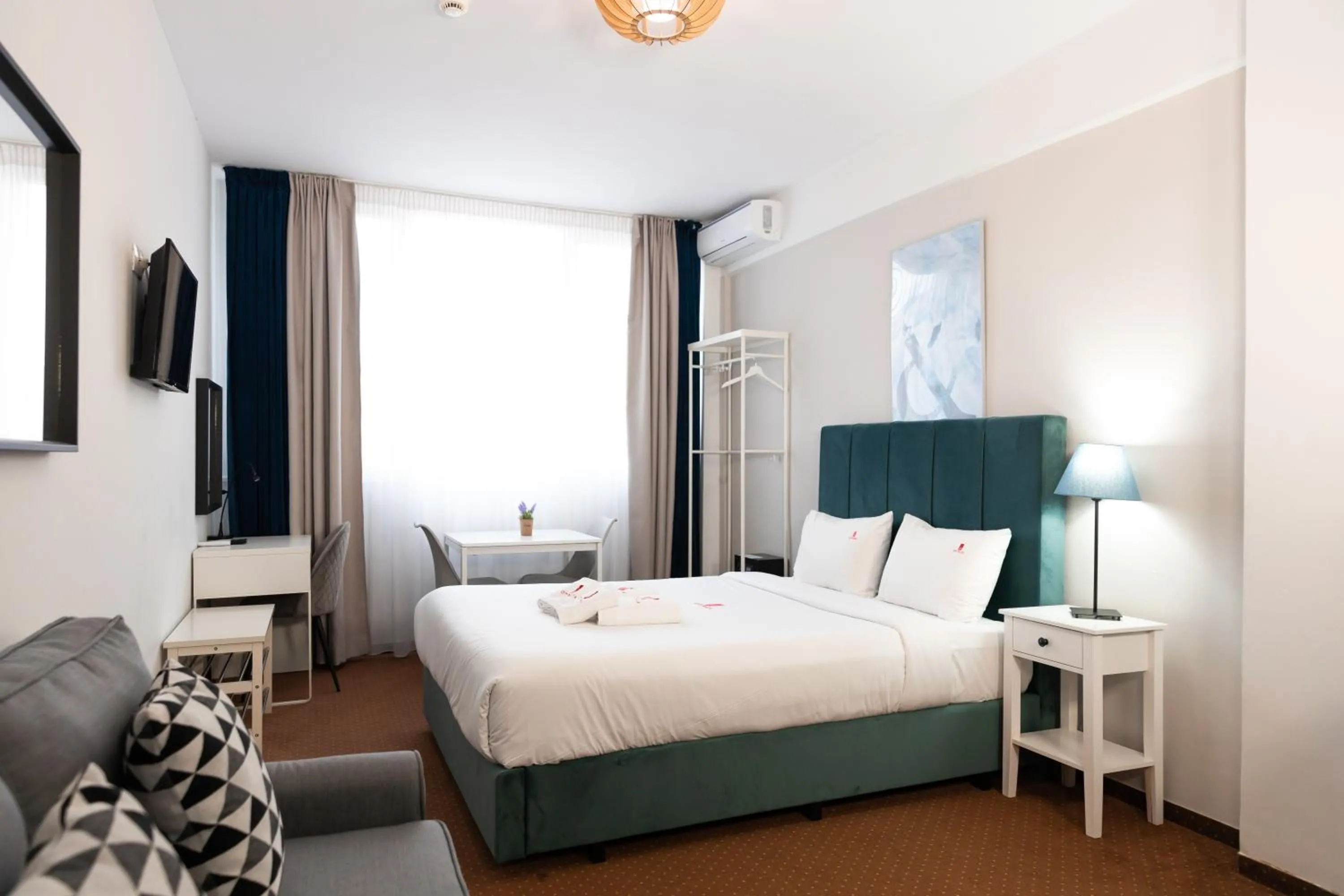 Bed in City Plaza Apartments & Rooms