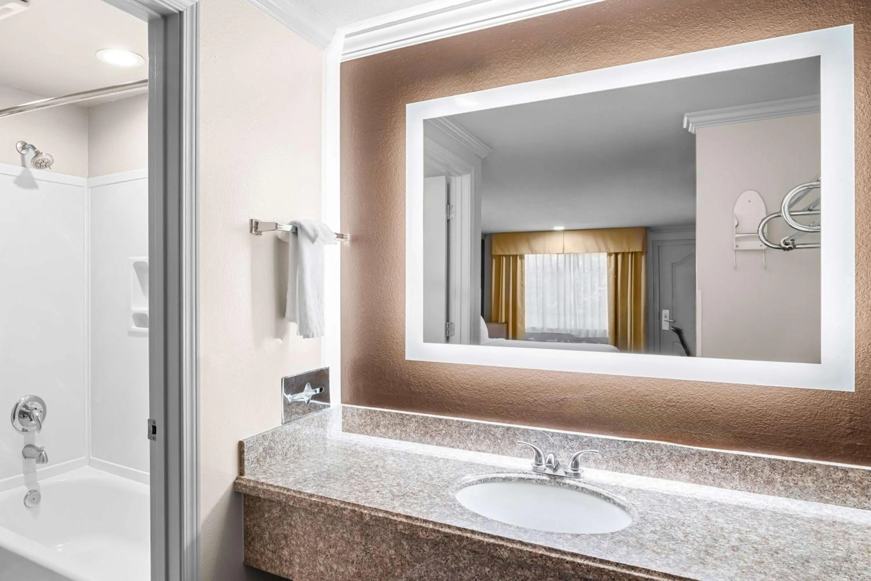 Bathroom in Best Western Skyline Motor Lodge