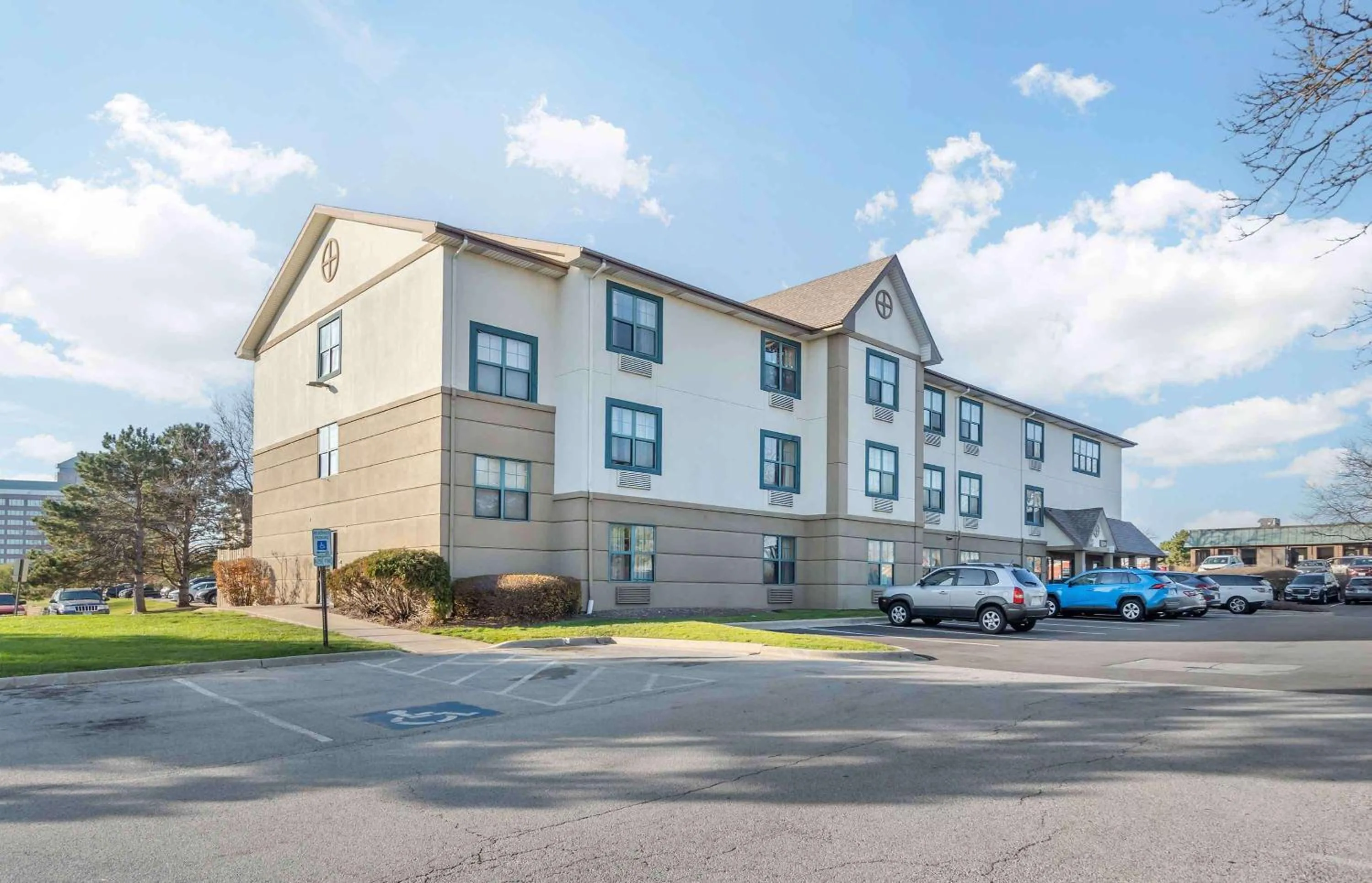 Property building in Extended Stay America Select Suites - Chicago - Downers Grove