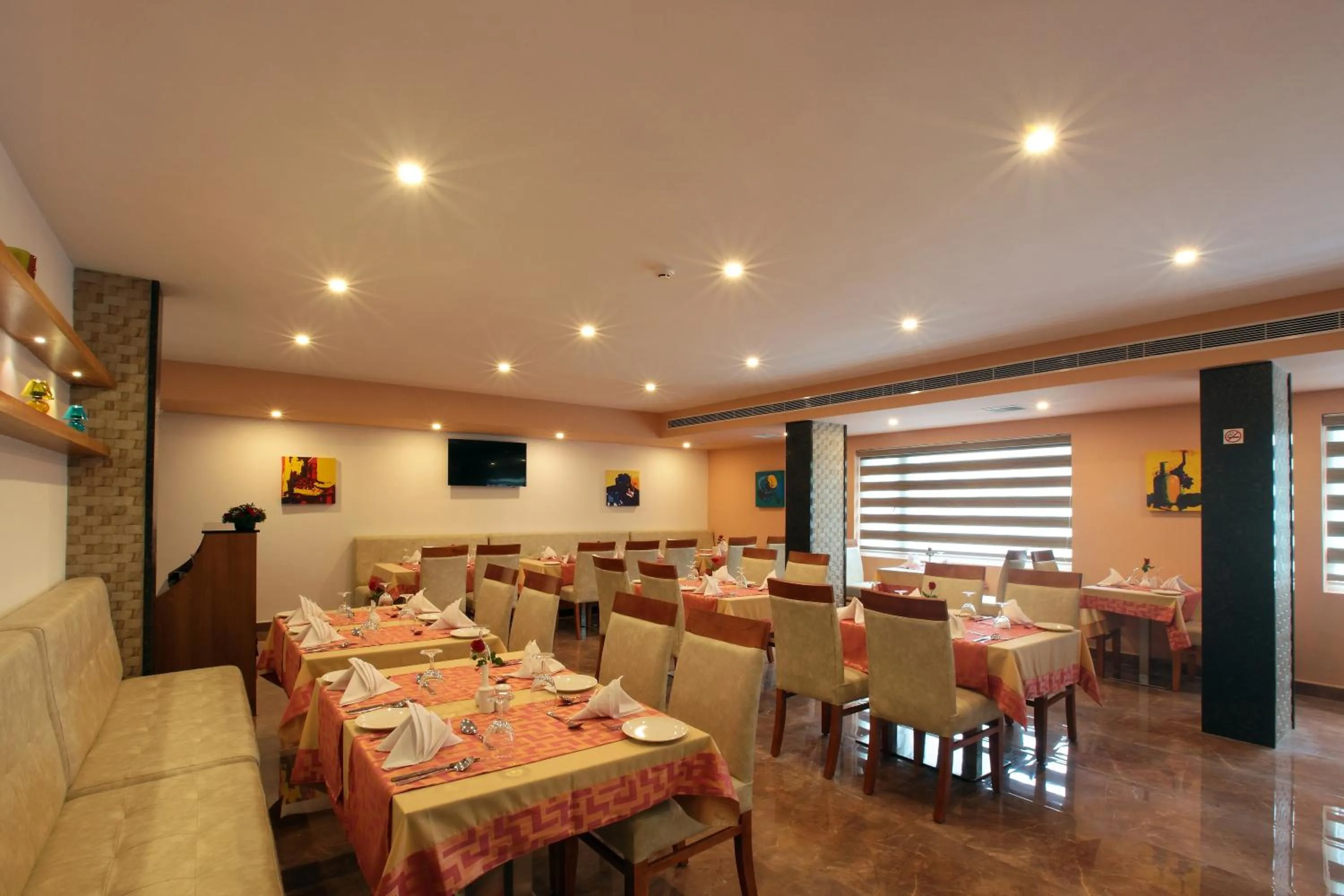 Restaurant/places to eat in Hotel Park Residency Thrissur