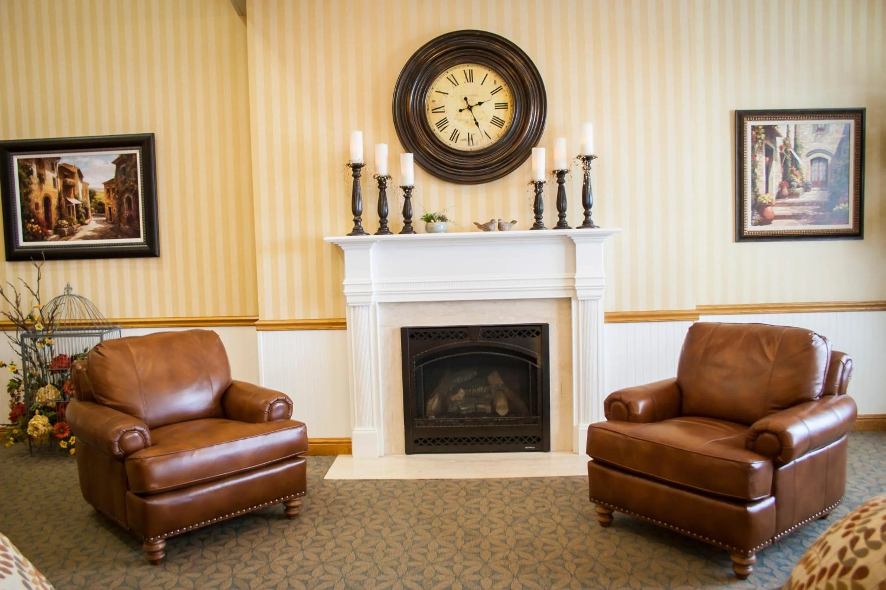 Communal lounge/ TV room in Blue Gate Garden Inn