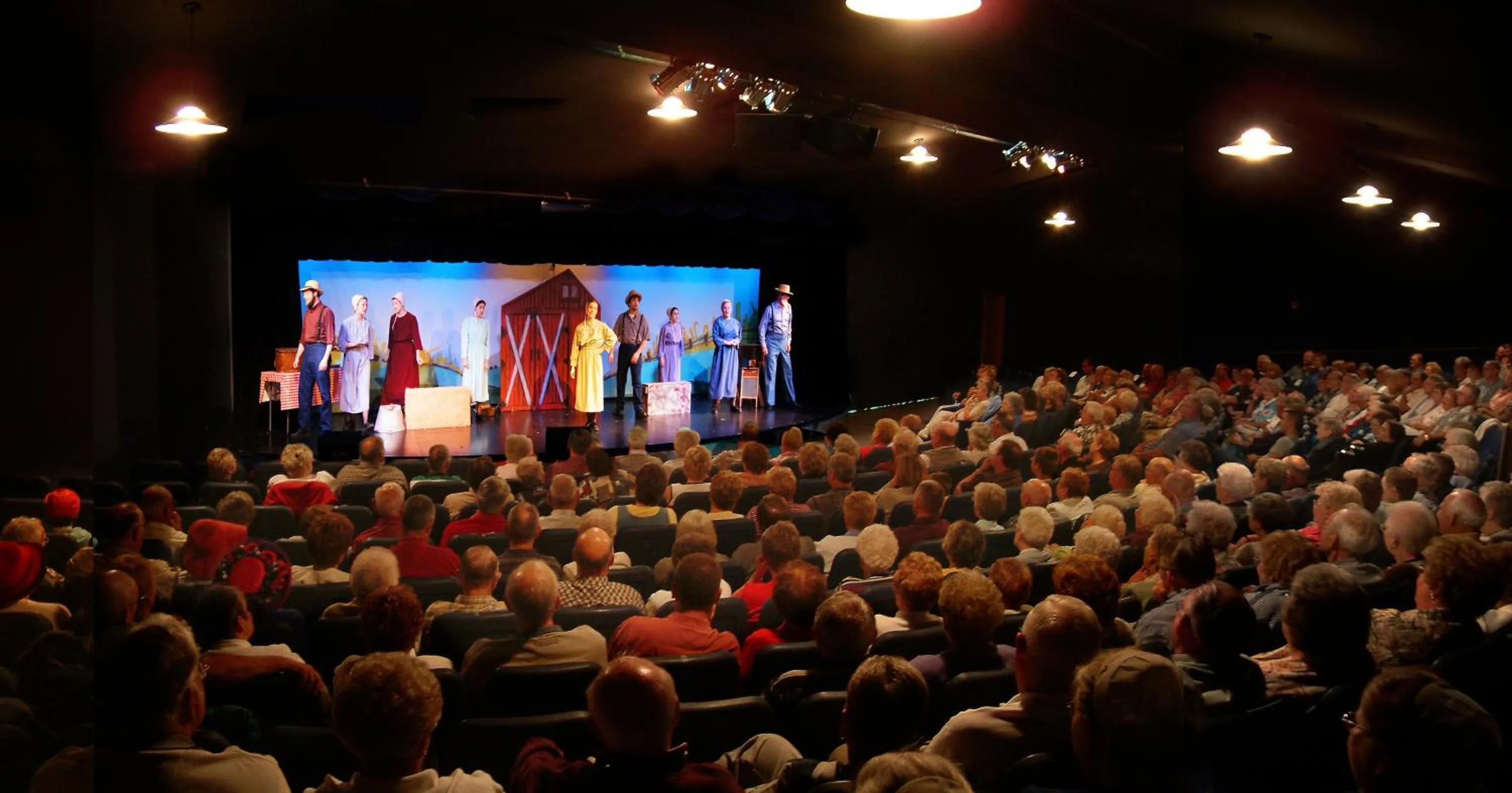 Evening entertainment in Blue Gate Garden Inn
