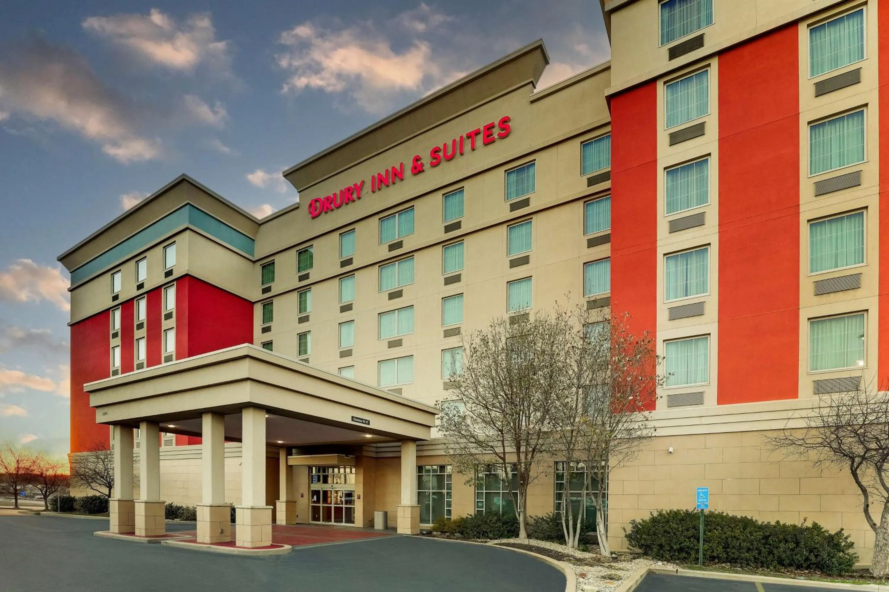 Property building in Drury Inn & Suites St. Louis Arnold