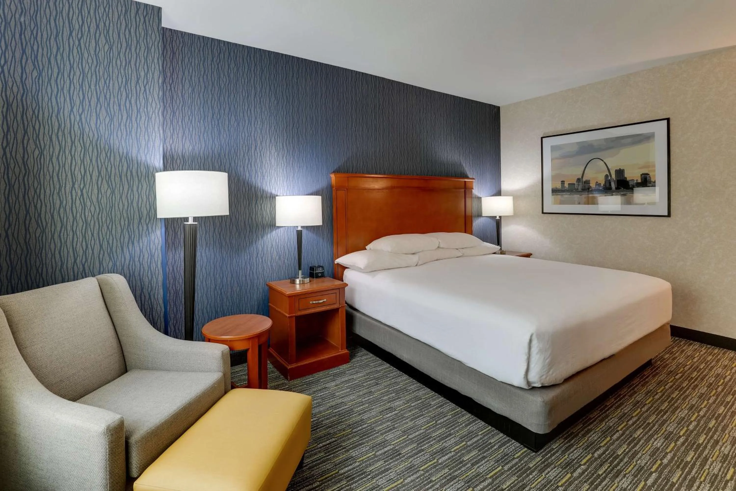 Bedroom, Bed in Drury Inn & Suites St. Louis Arnold