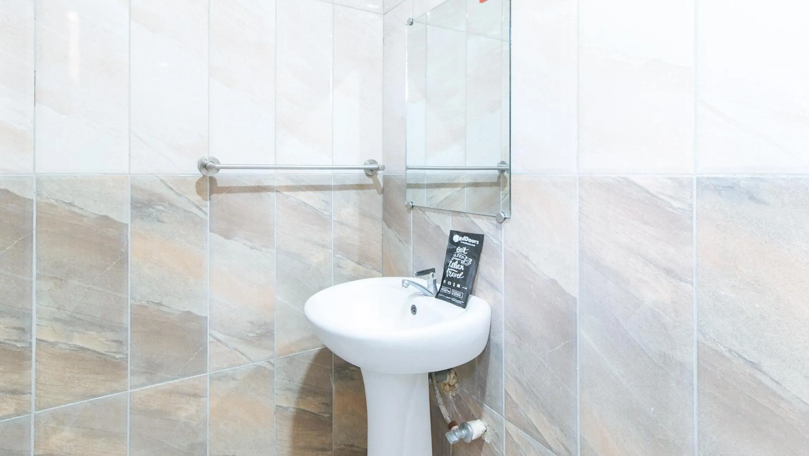 Shower in RedDoorz at Isabelita Hotel Tuguegarao City