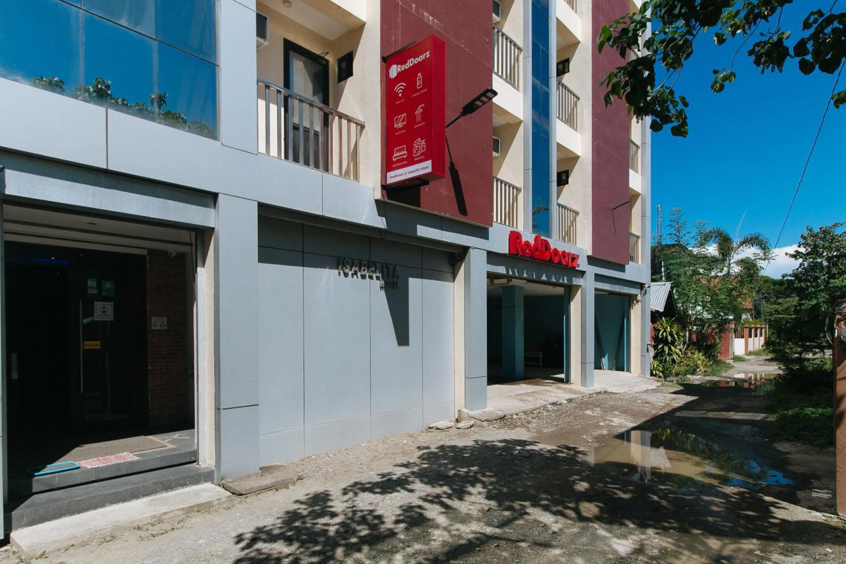 Property building in RedDoorz at Isabelita Hotel Tuguegarao City
